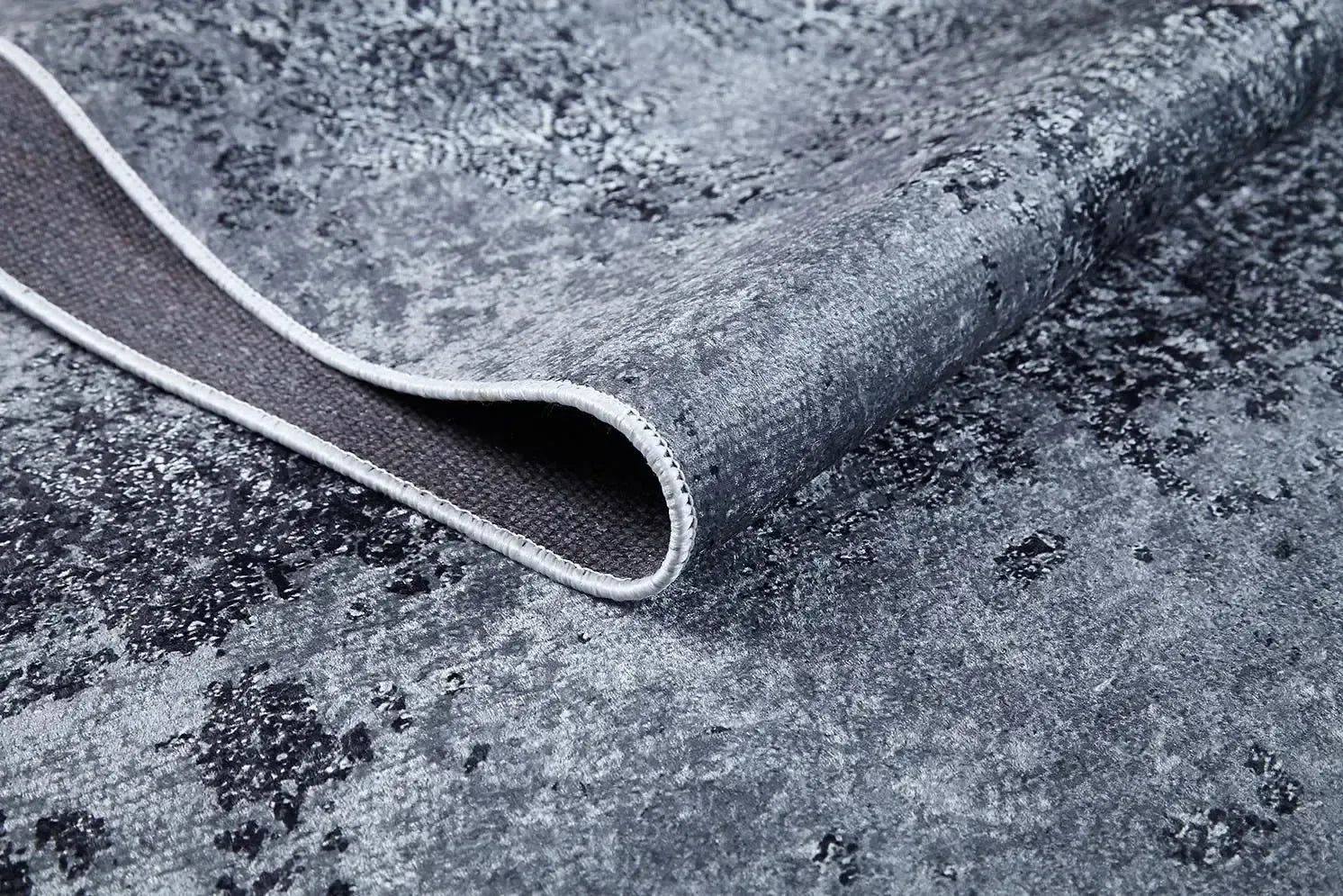Koyu Gri Eskitme Efektli Halı-Pera Halı
