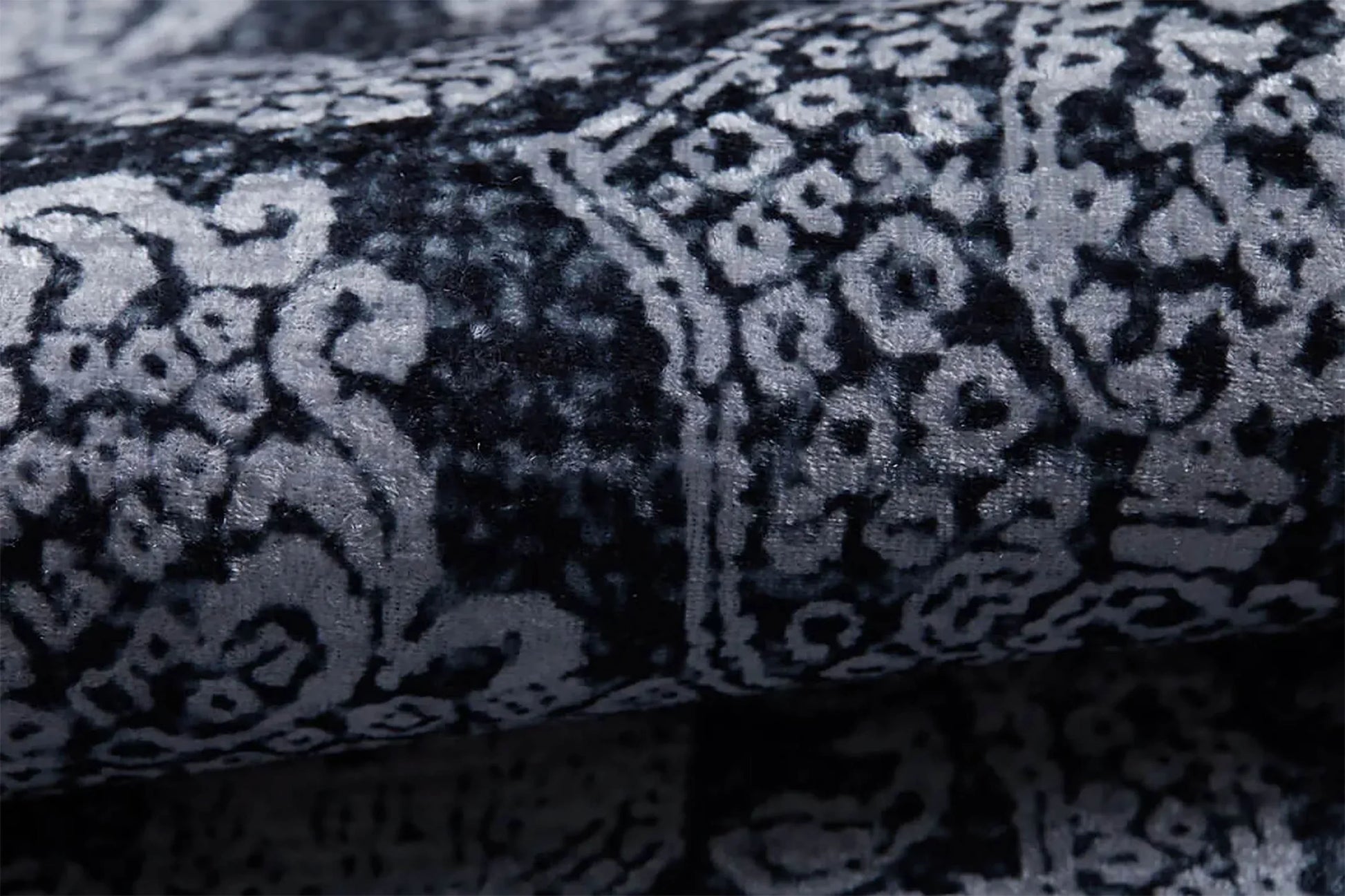 Koyu Gri Eskitme Klasik Halı-Pera Halı