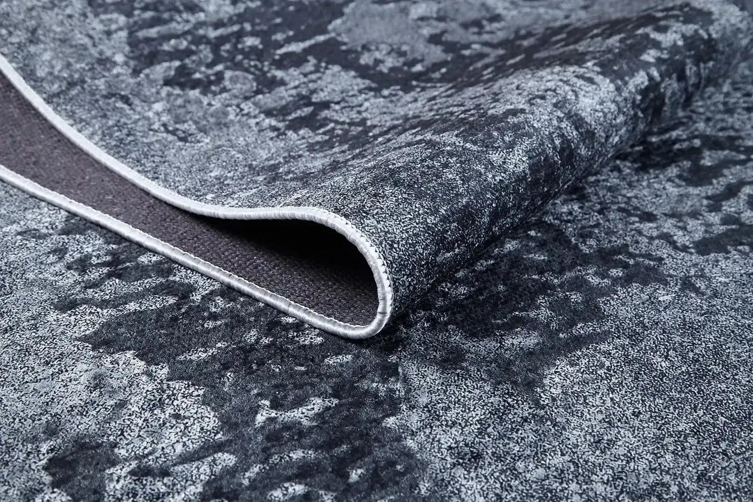 Koyu Gri Tonlarda Eskitme Halı-Pera Halı