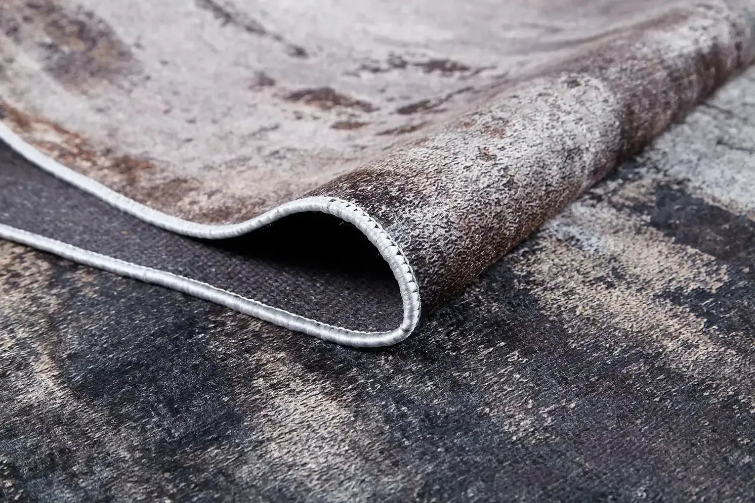 Koyu Kahve Gri Tonlarda Vintage Halısı-Pera Halı