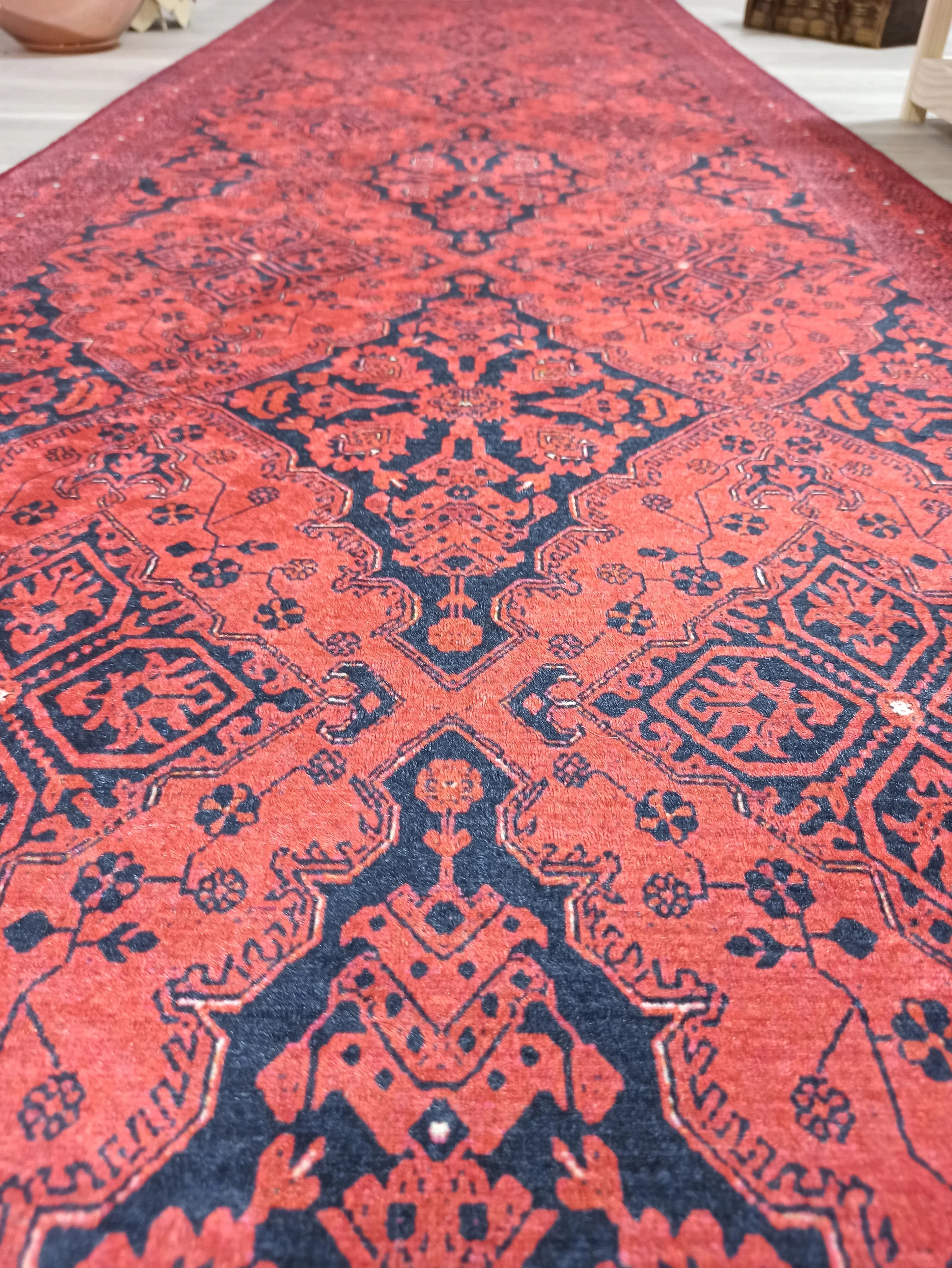 Koyu Kırmızı Lacivert Desenli Geleneksel Etnik Halı-Pera Halı