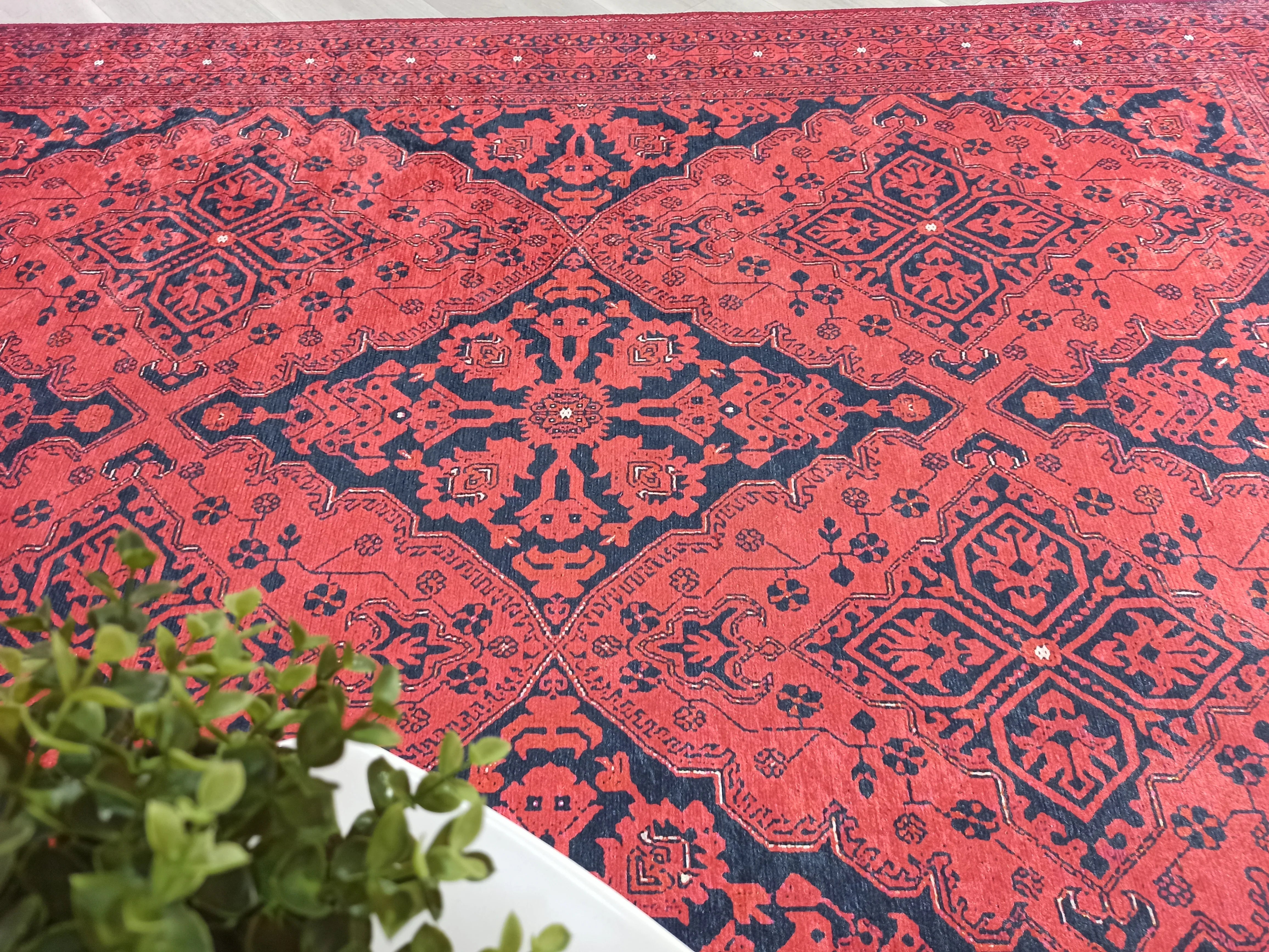 Koyu Kırmızı Lacivert Desenli Geleneksel Etnik Halı-Pera Halı