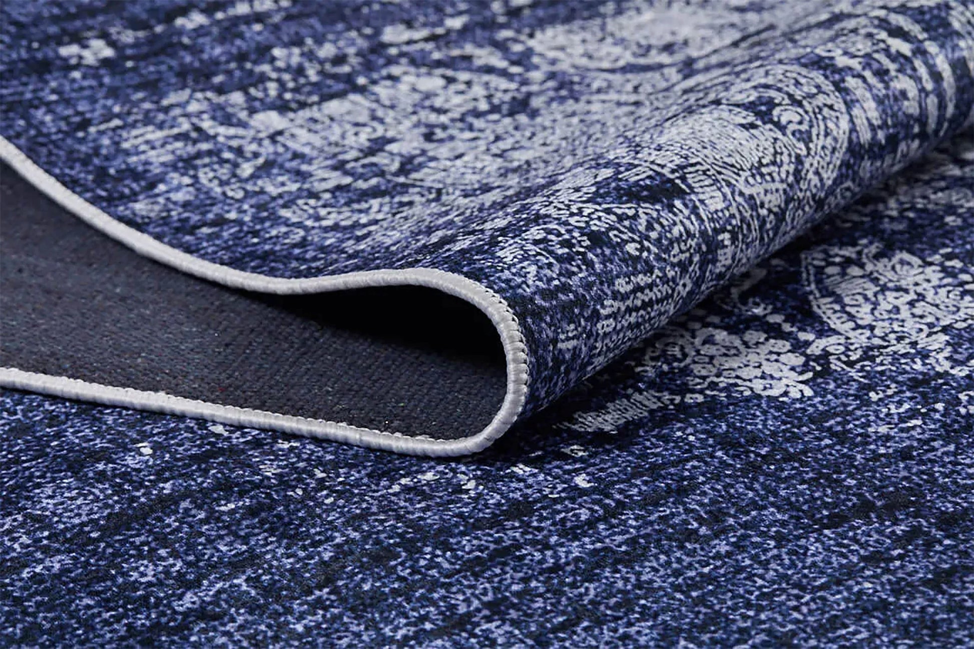 Koyu Mavi Eskitme Klasik Halı-Pera Halı