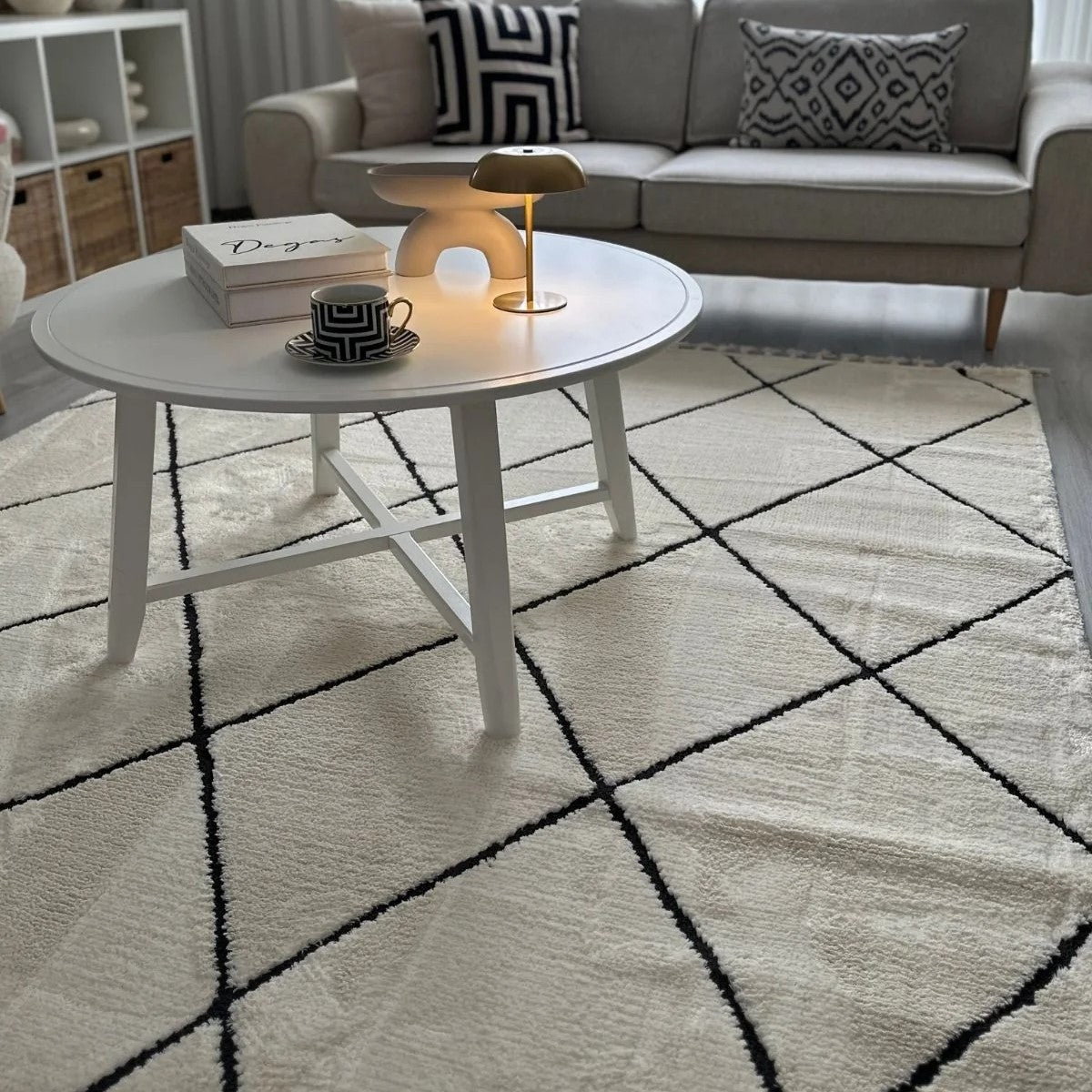 Krem Siyah Baklava Desenli Saçaklı Modern Halı-Pera Halı