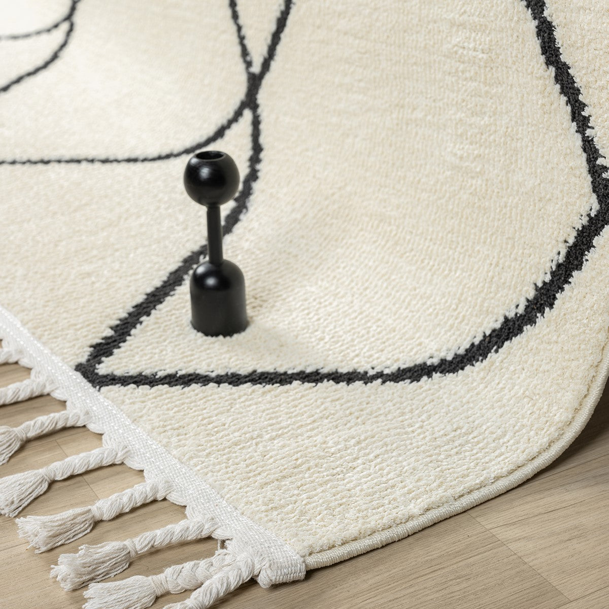 Krem Siyah Baklava Desenli Saçaklı Modern Halı-Pera Halı