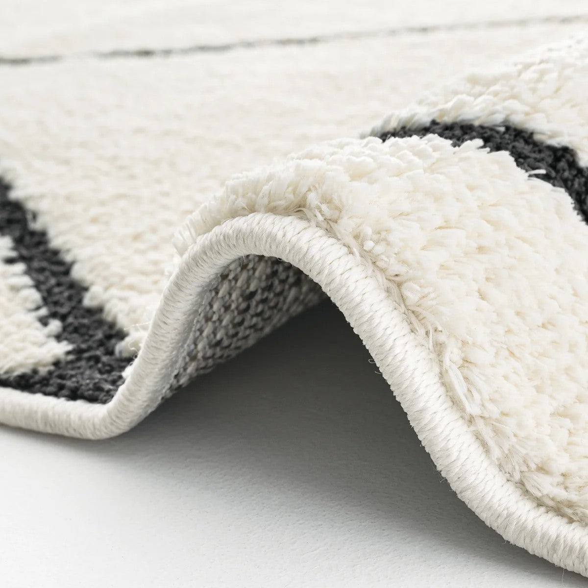 Krem Siyah Baklava Desenli Saçaklı Modern Halı-Pera Halı