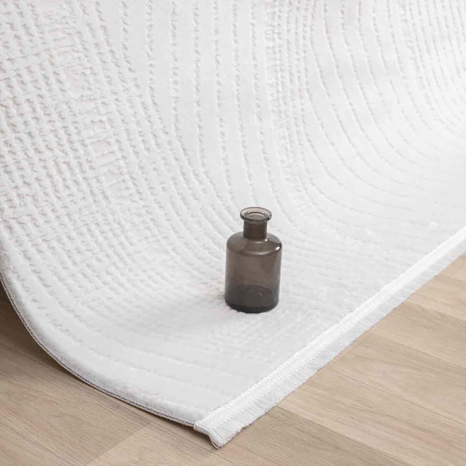 Krem Beyaz Kabartmalı Zikzak Çizgili Halı