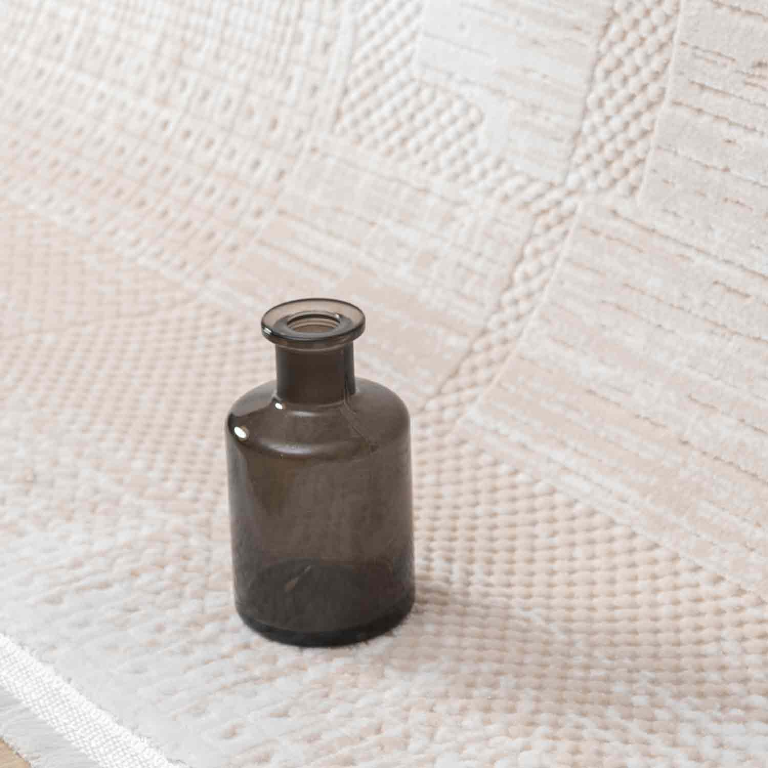 Krem Bej Eskitme Bordürlü Sade Modern Halı