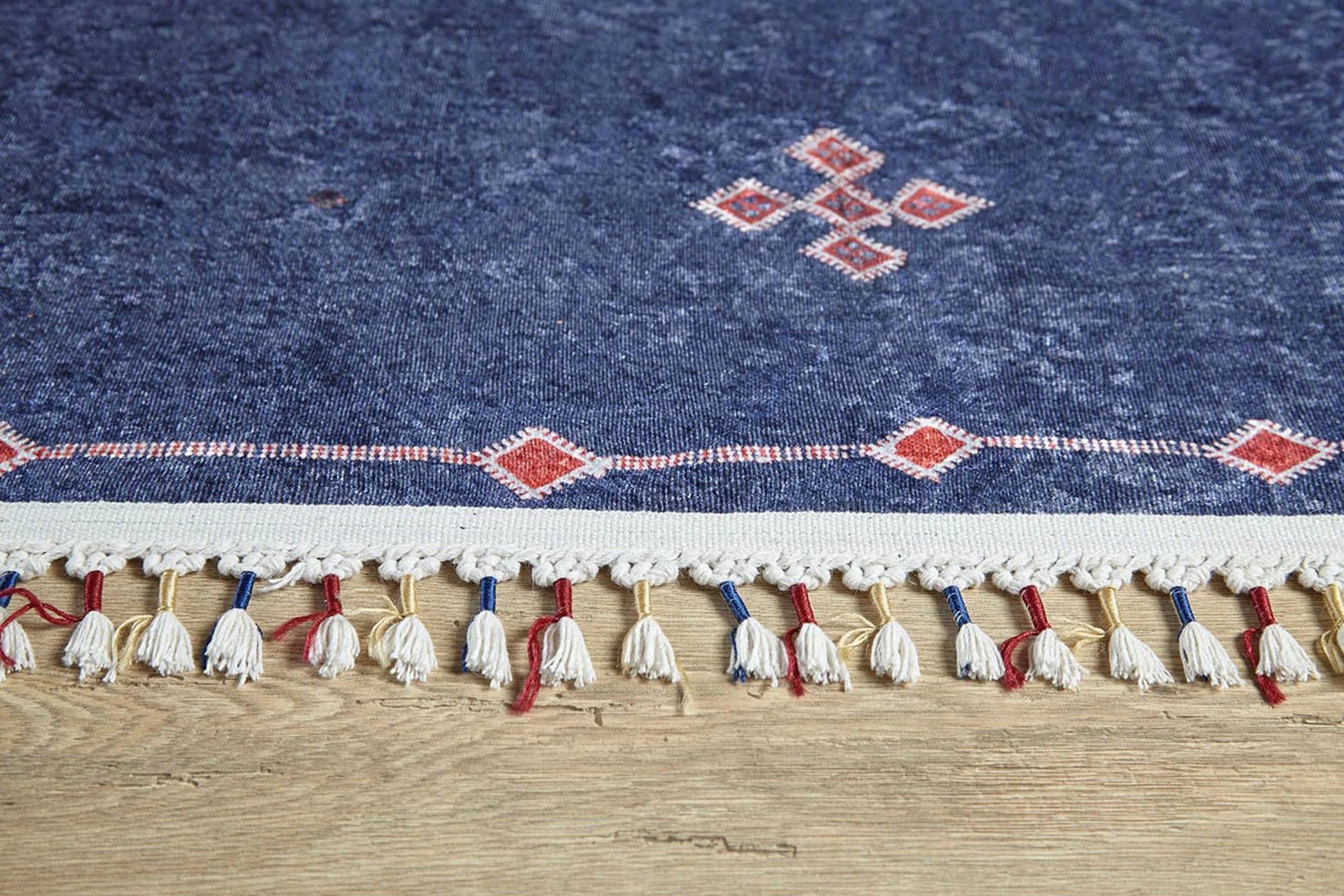 Lacivert Kırmızı Geometrik Desenli Anadolu Kilim Halı-Pera Halı