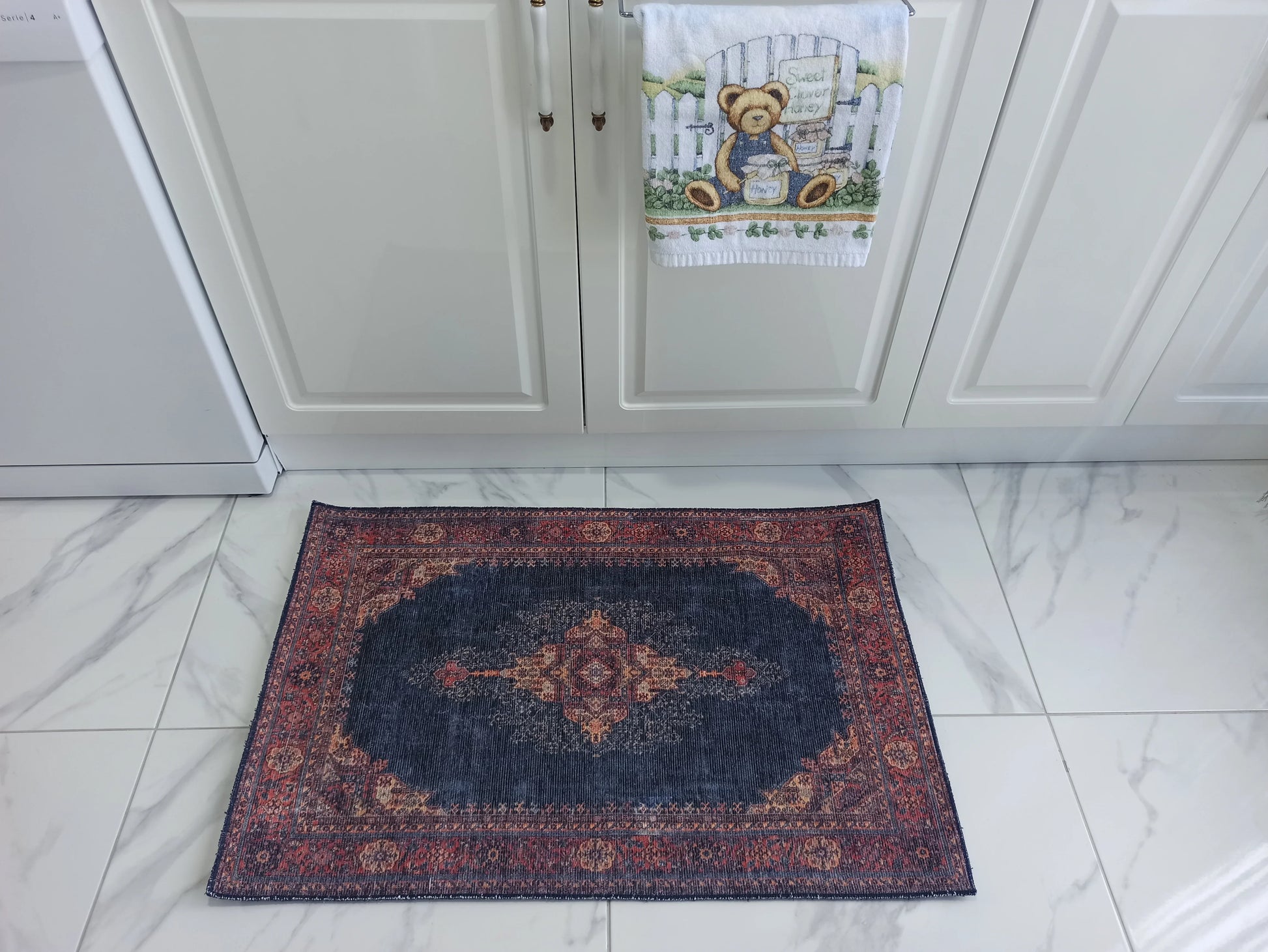 Lacivert ve Kırmızı Desenli İran Tarzı Vintage Halı-Pera Halı