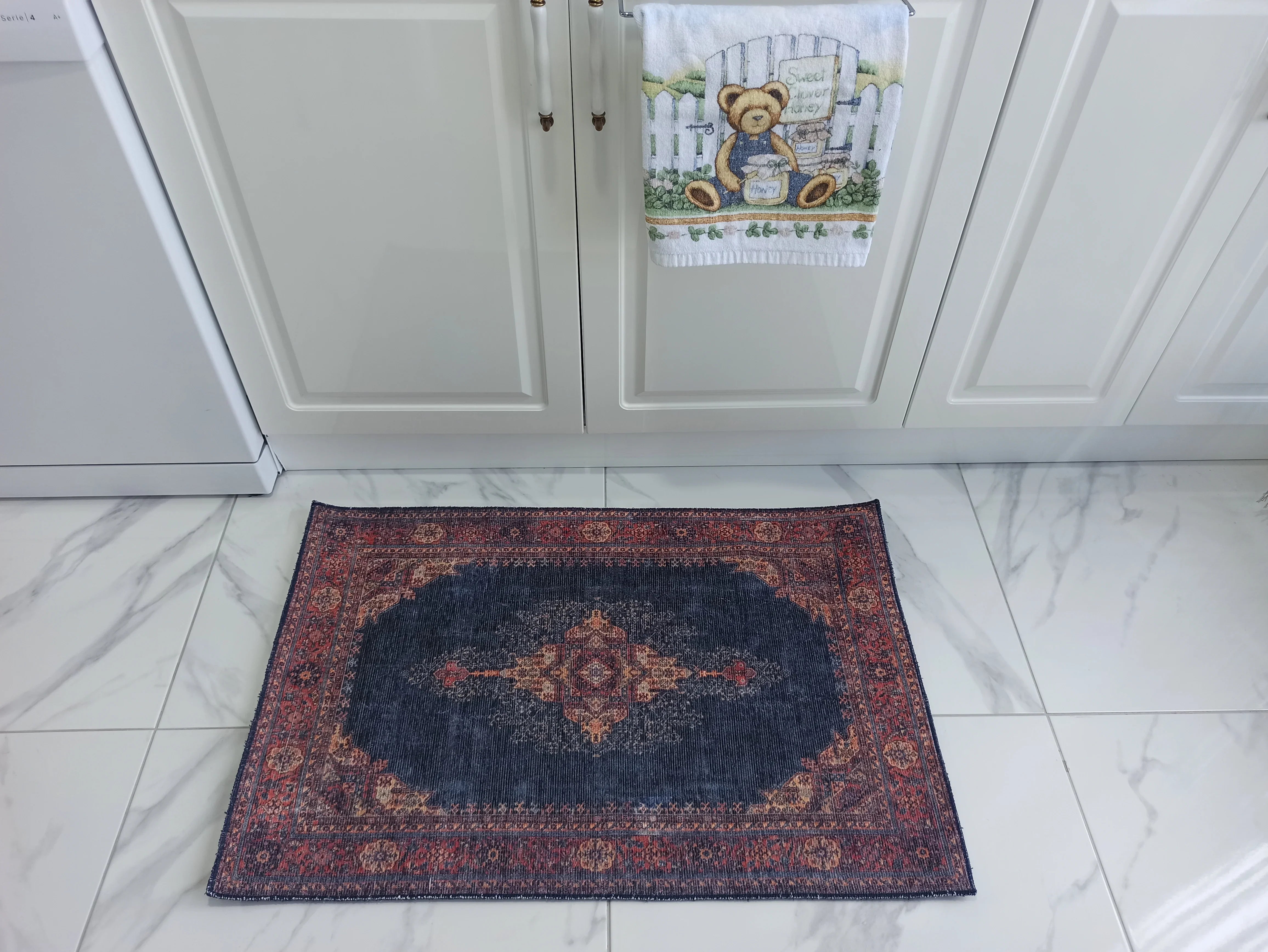 Lacivert ve Kırmızı Desenli İran Tarzı Vintage Halı-Pera Halı