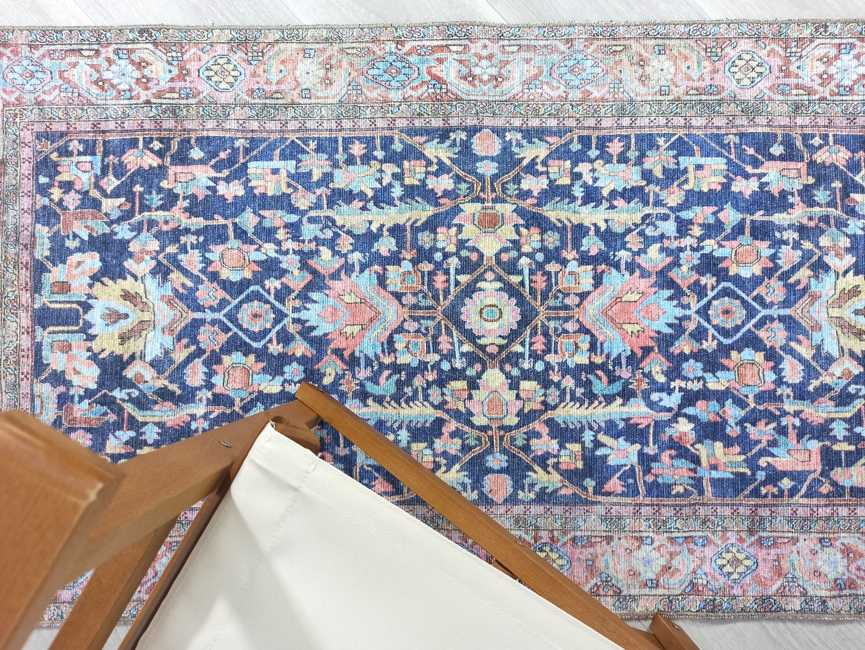 Grauer Vintage-Teppich mit geometrischem Muster