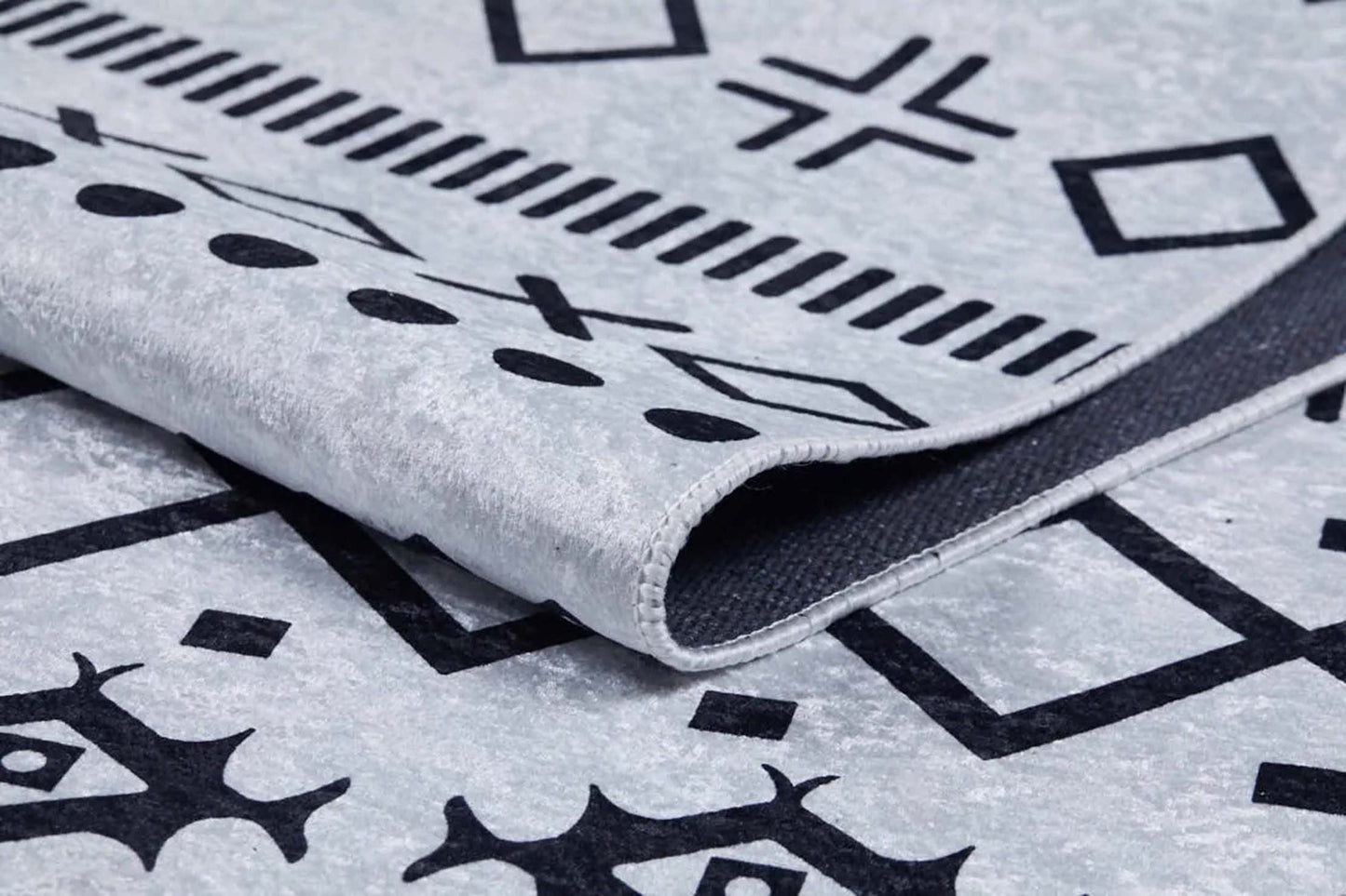 Siyah Beyaz Geometrik Desenli Bohem Halı - Pera Halı