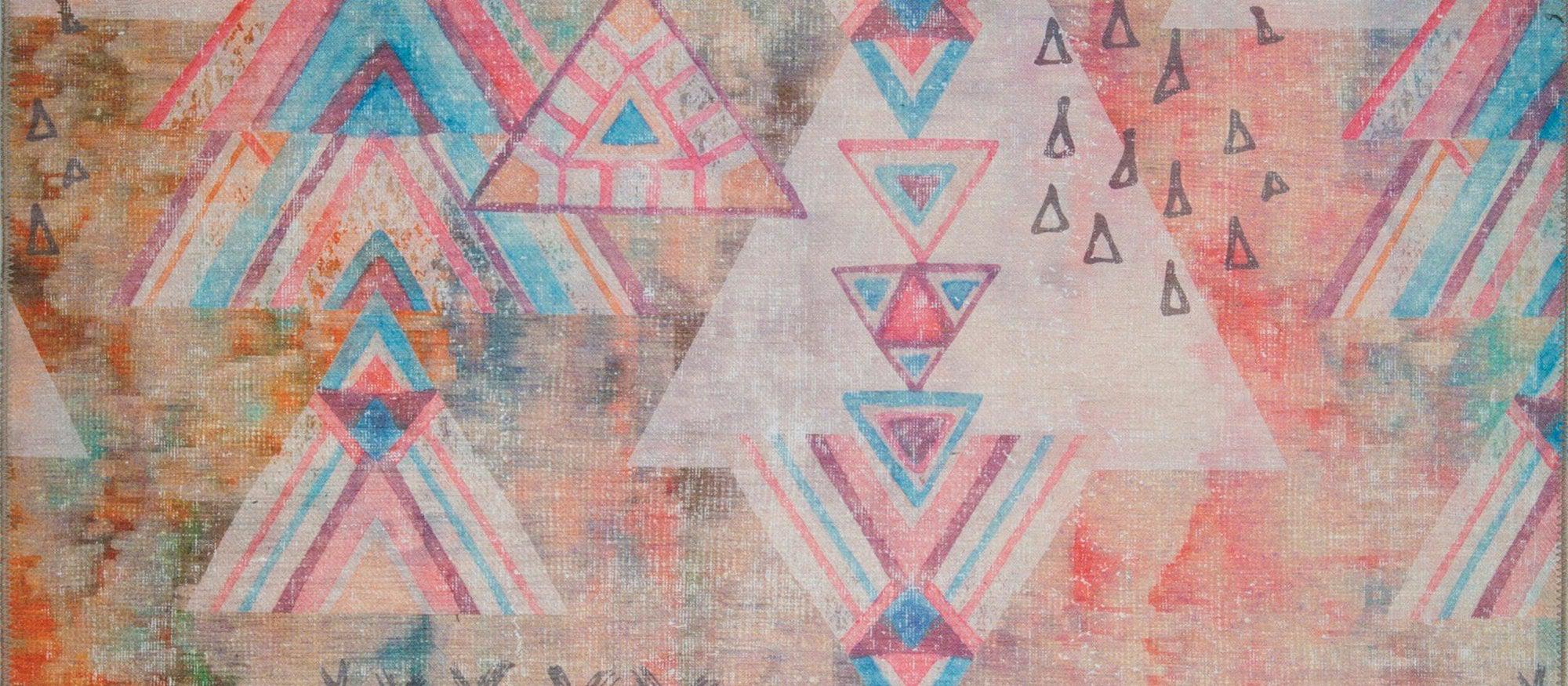 Pastel Renkli ve Üçgen Desenli Modern Halı