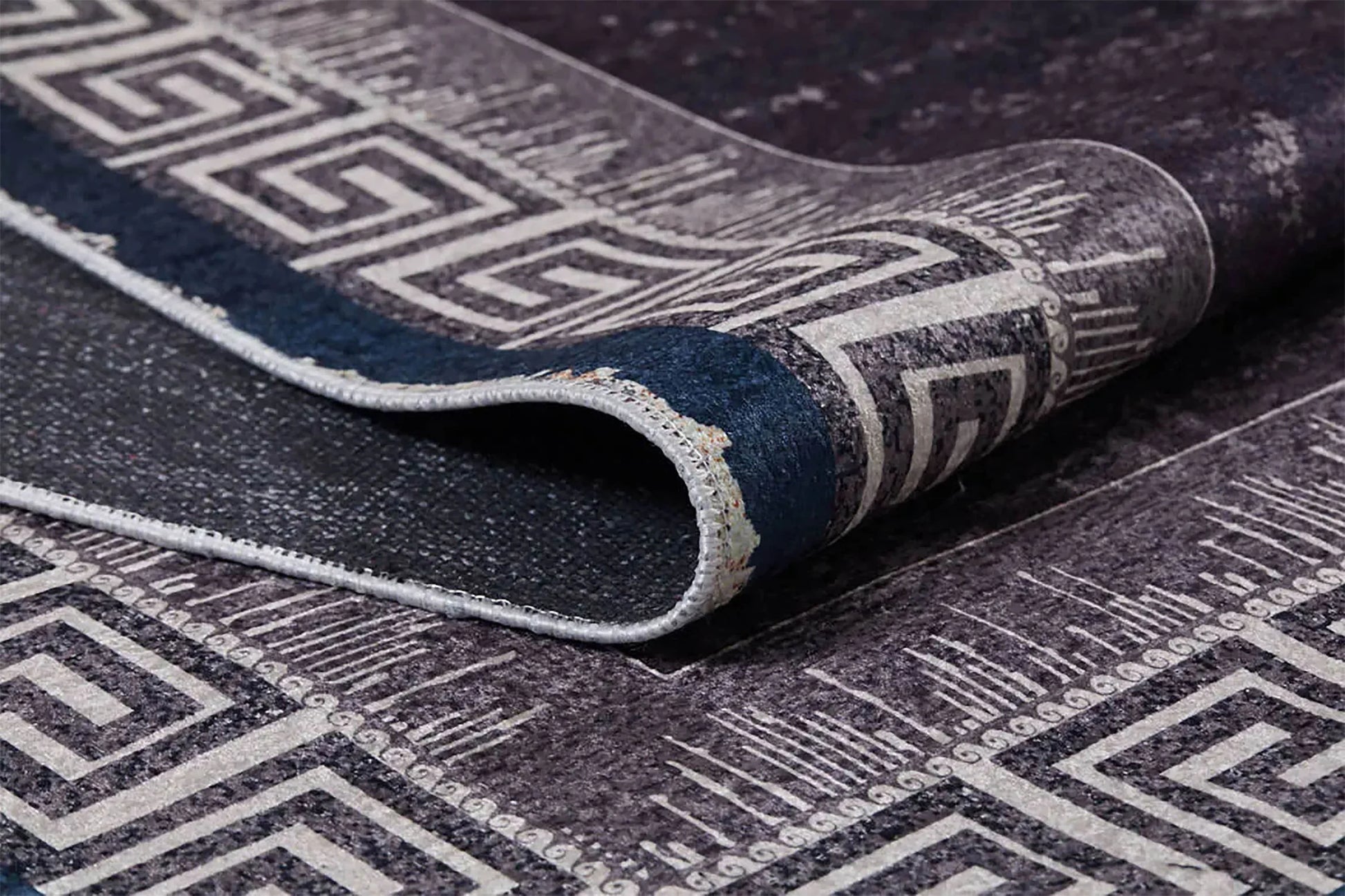 Lüks Eskitme Mürdüm ve Koyu Mor Yunan Anahtar Bordürlü Halı-Pera Halı