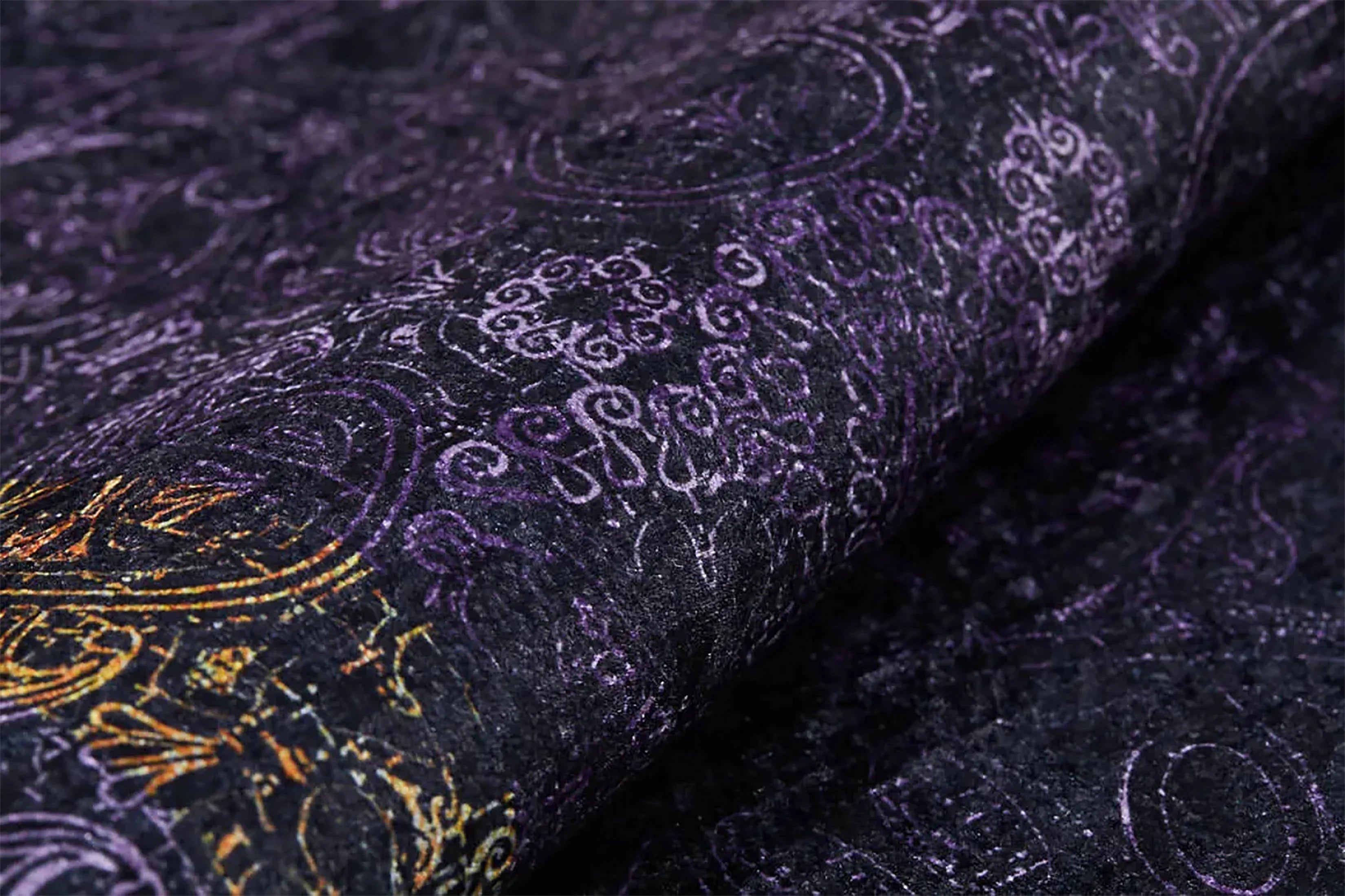 Lüks Mürdüm Damask Desenli Altın Eskitme Detaylı Bordürlü Halı-Pera Halı