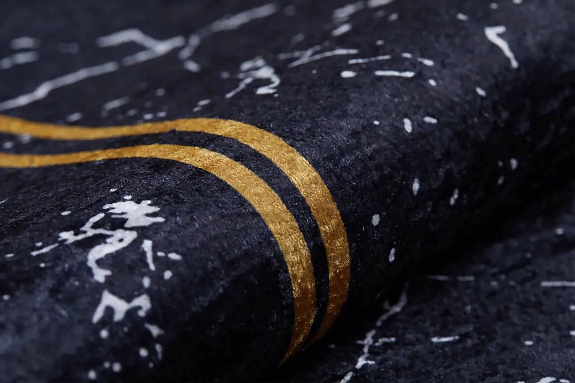 Lüks Siyah Mermer Desenli İnce Gold Bordürlü Halı-Pera Halı