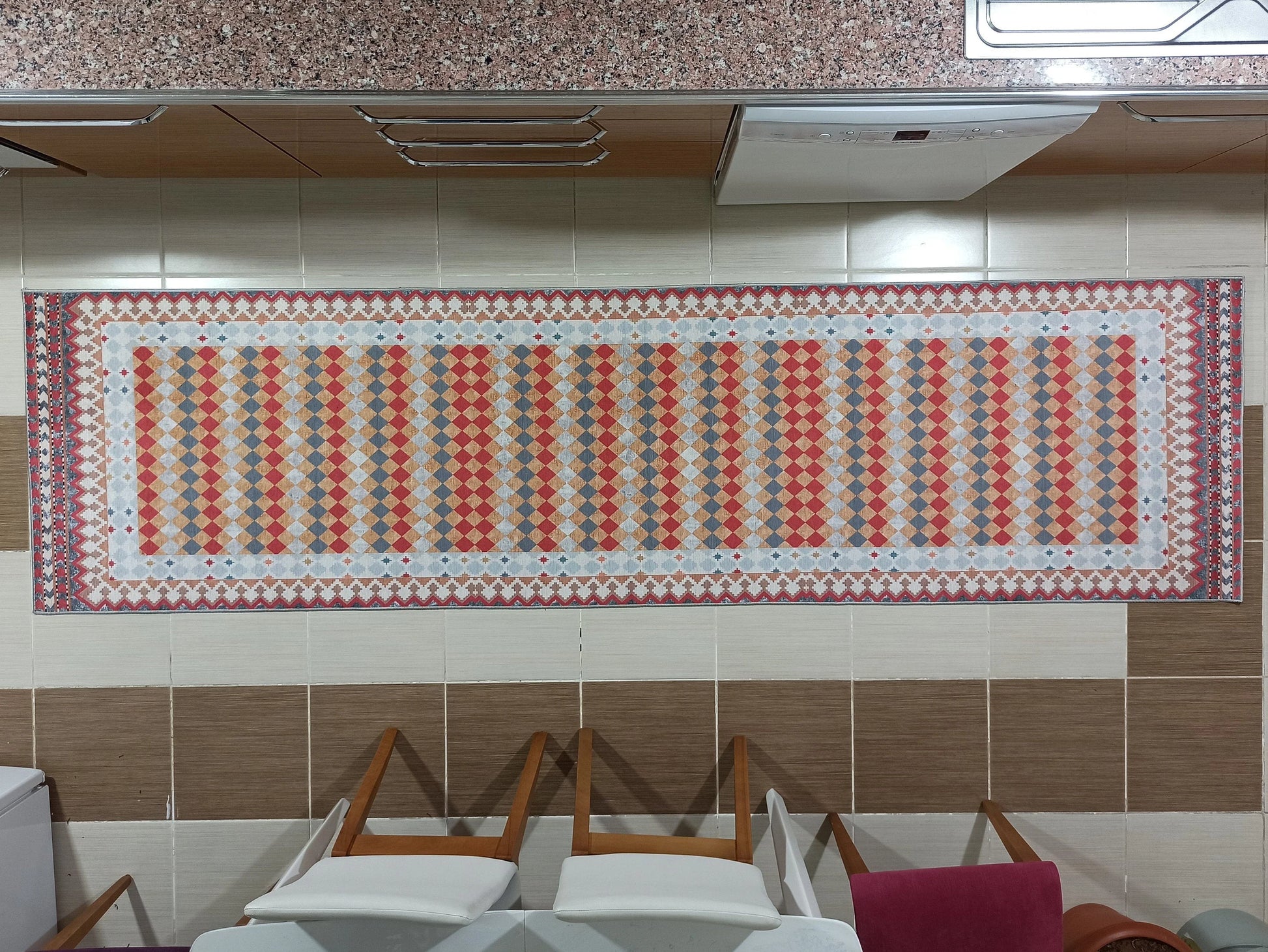 Kiremit ve Hardal Dama Desenli Çok Renkli Kilim Halı