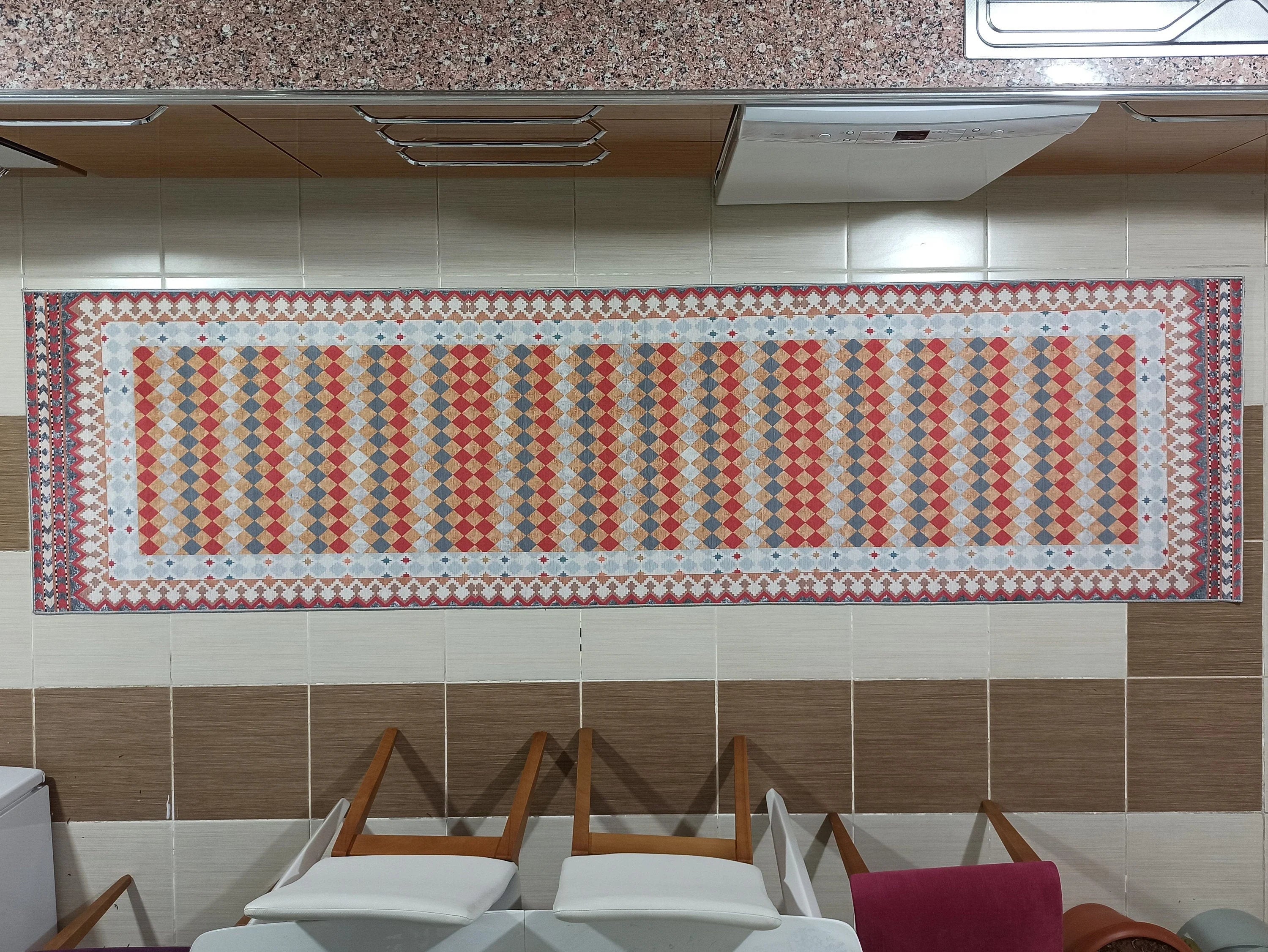 Kiremit ve Hardal Dama Desenli Çok Renkli Kilim Halı