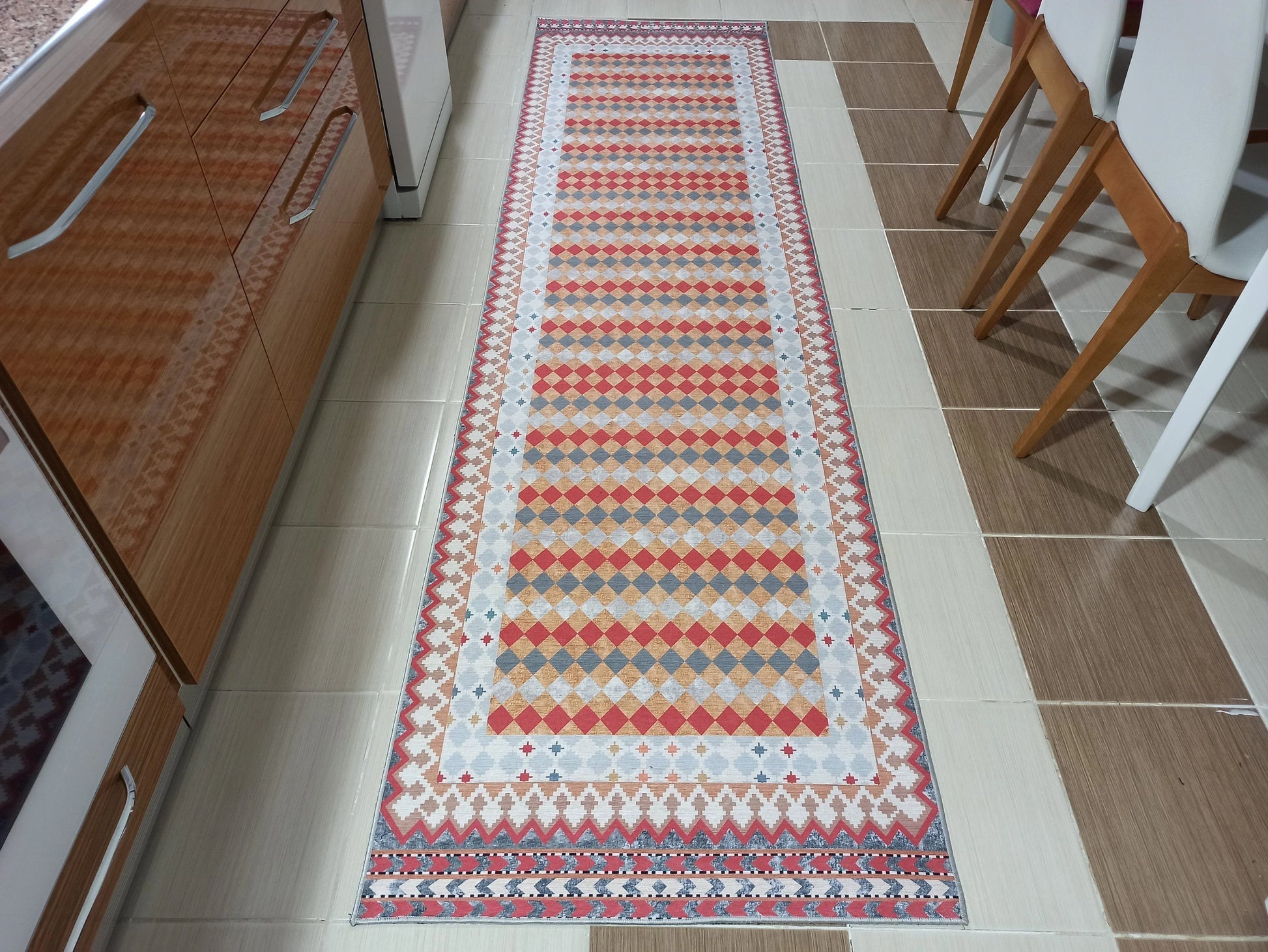 Kiremit ve Hardal Dama Desenli Çok Renkli Kilim Halı