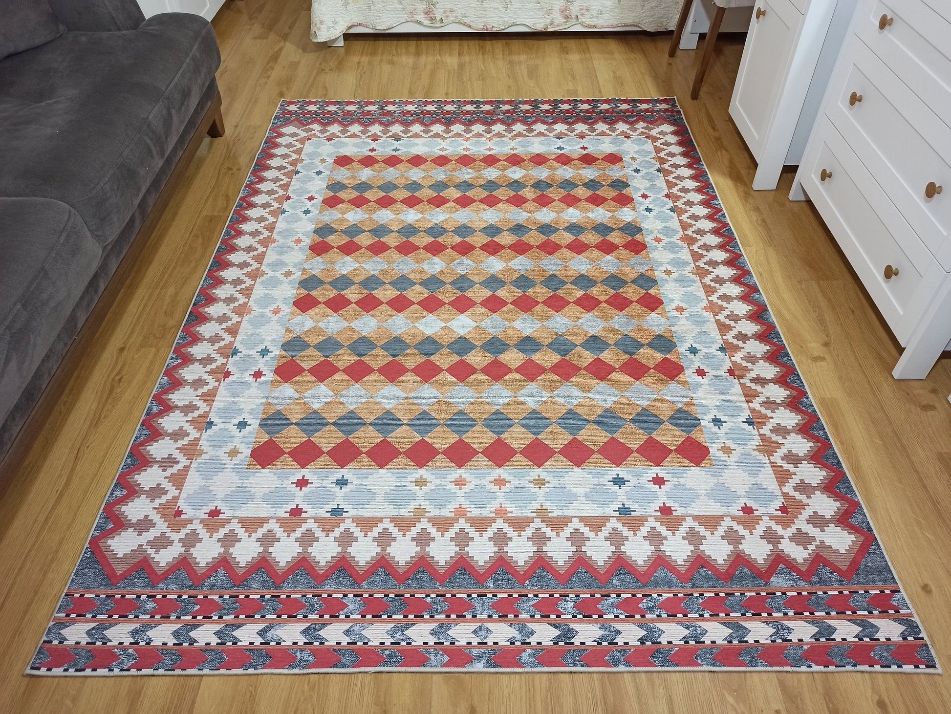 Kiremit ve Hardal Dama Desenli Çok Renkli Kilim Halı
