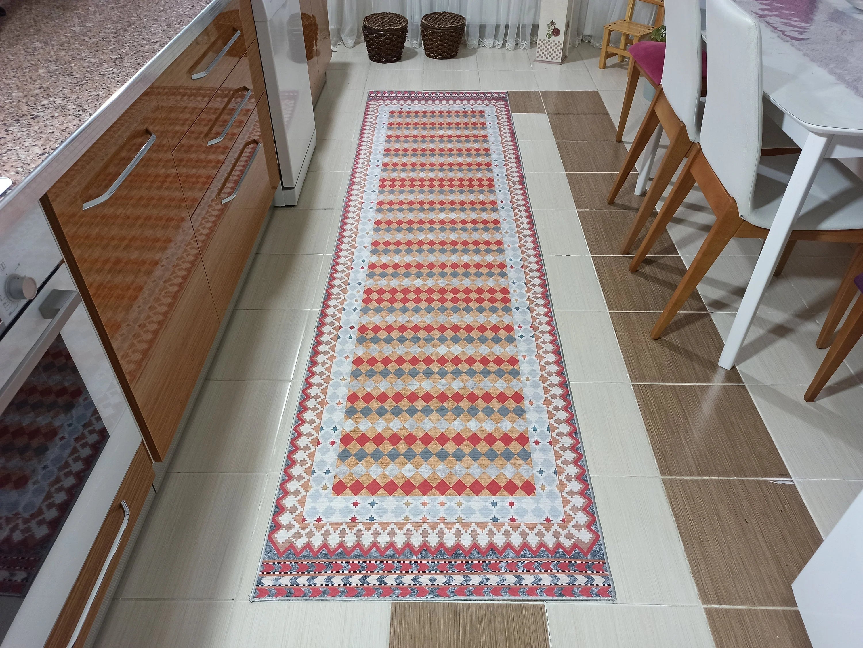 Kiremit ve Hardal Dama Desenli Çok Renkli Kilim Halı