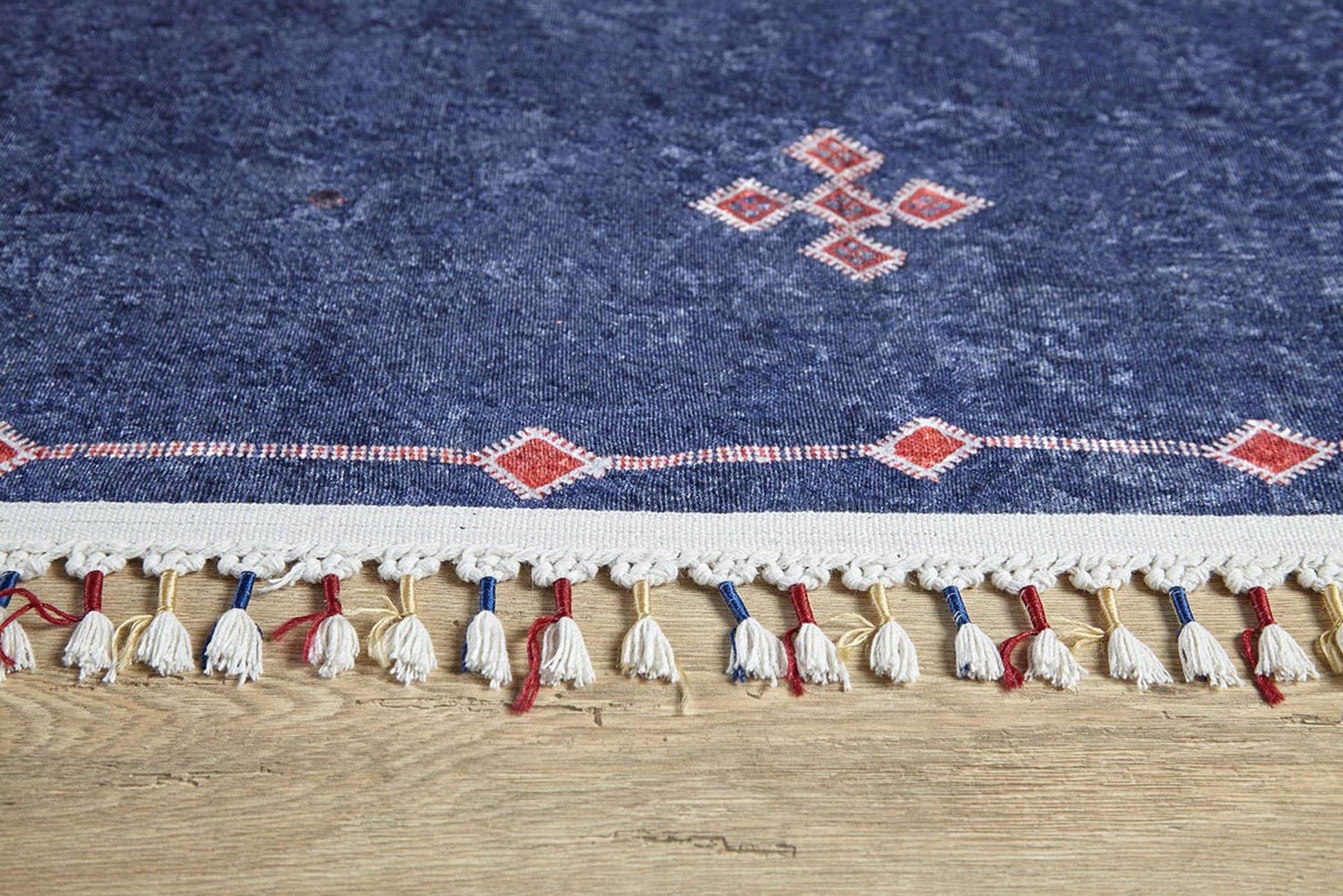 Lacivert Kırmızı Geometrik Desenli Anadolu Kilim Halı - Pera Halı