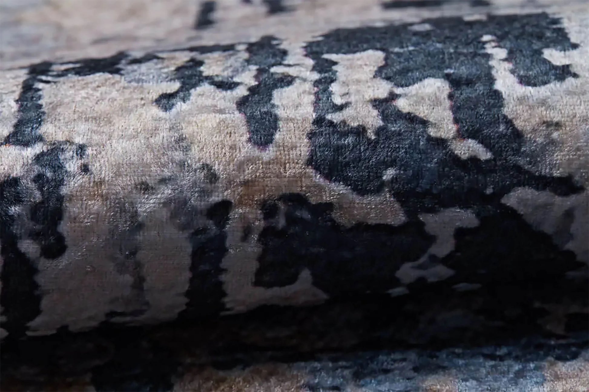 Mavi Füme ve Bej Tonlarında Modern Soyut Sanat Halısı-Pera Halı