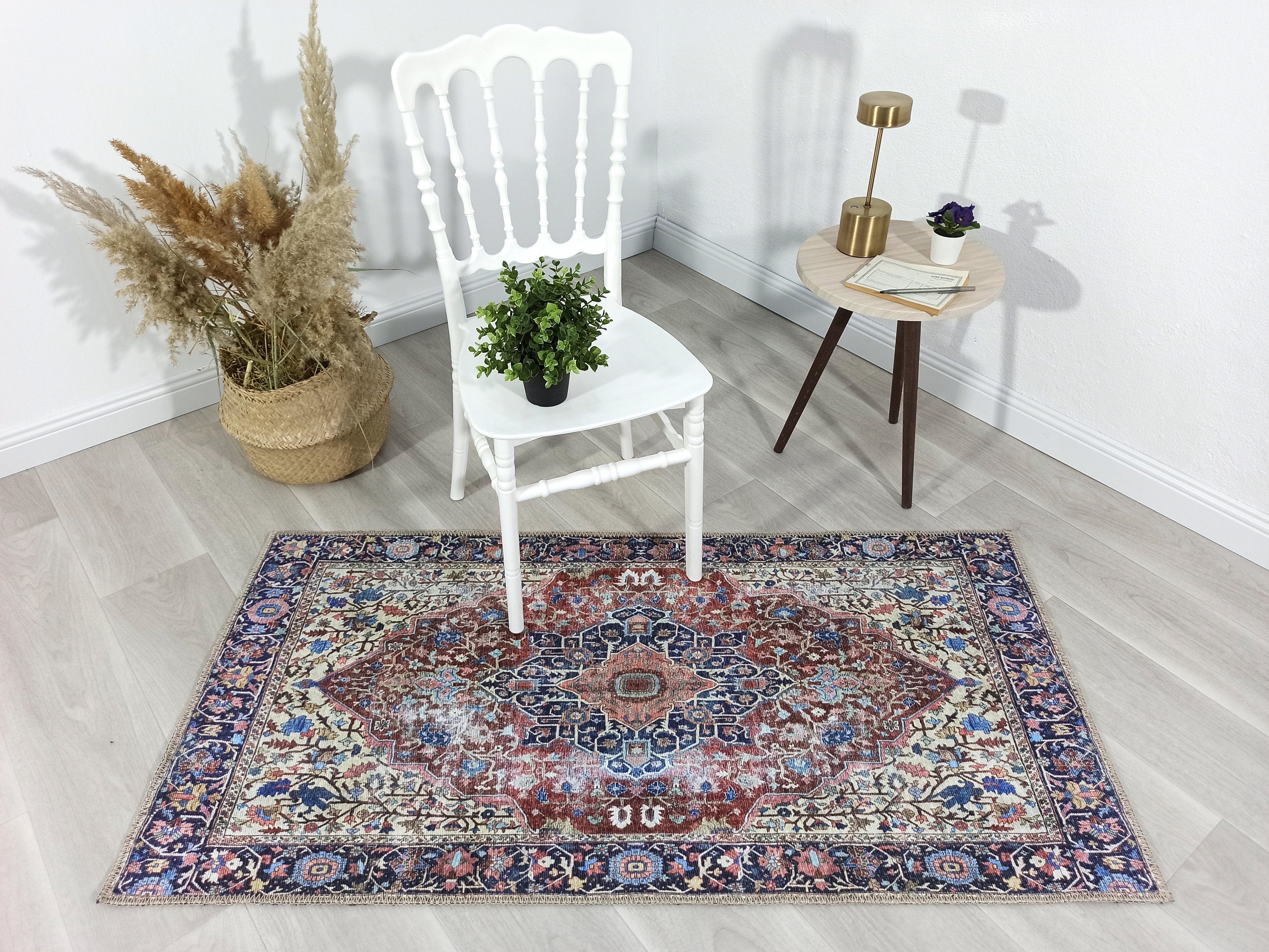 Marineblauer und brauner Vintage-Teppich mit Medaillonmuster