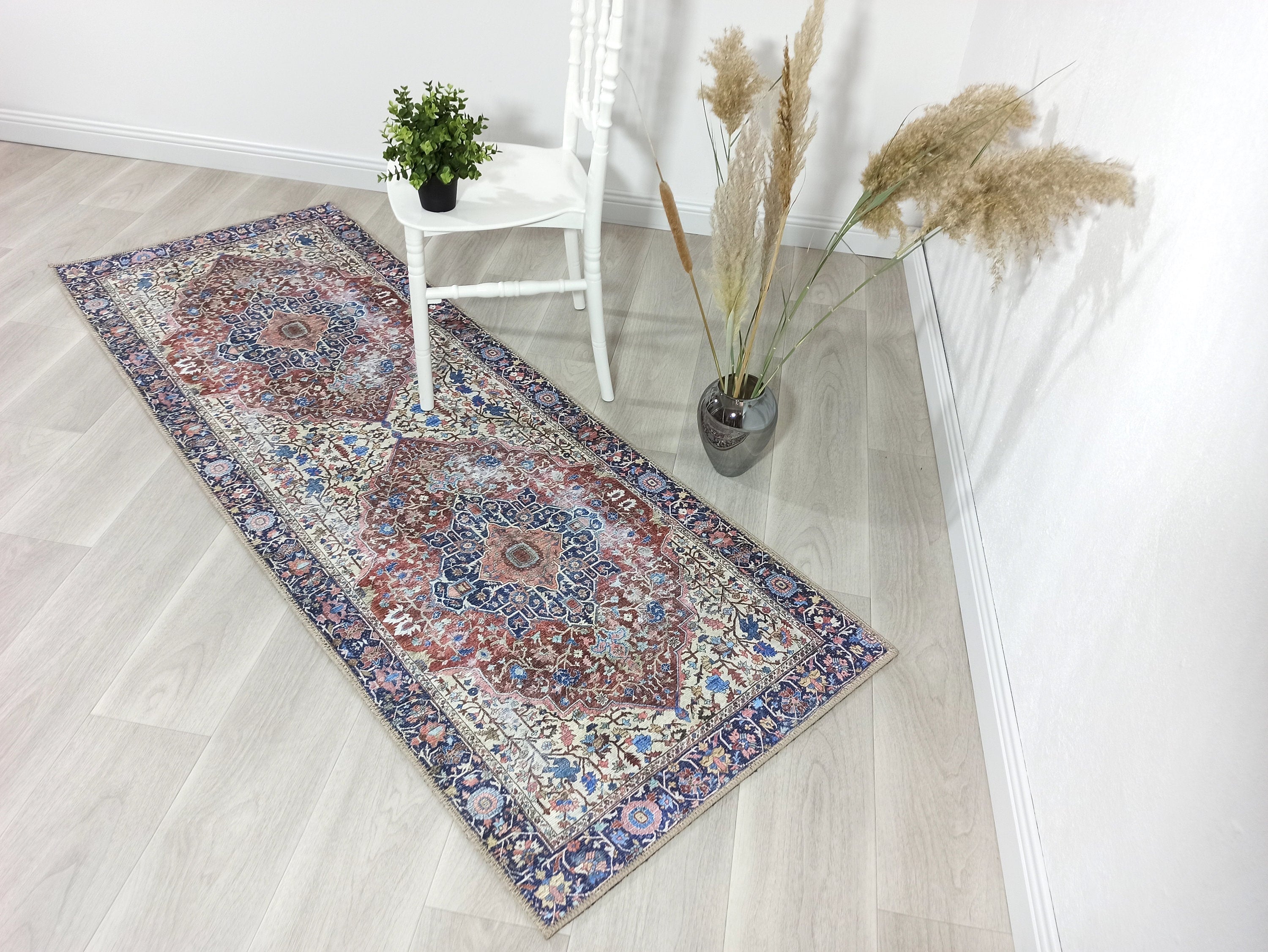 Marineblauer und brauner Vintage-Teppich mit Medaillonmuster