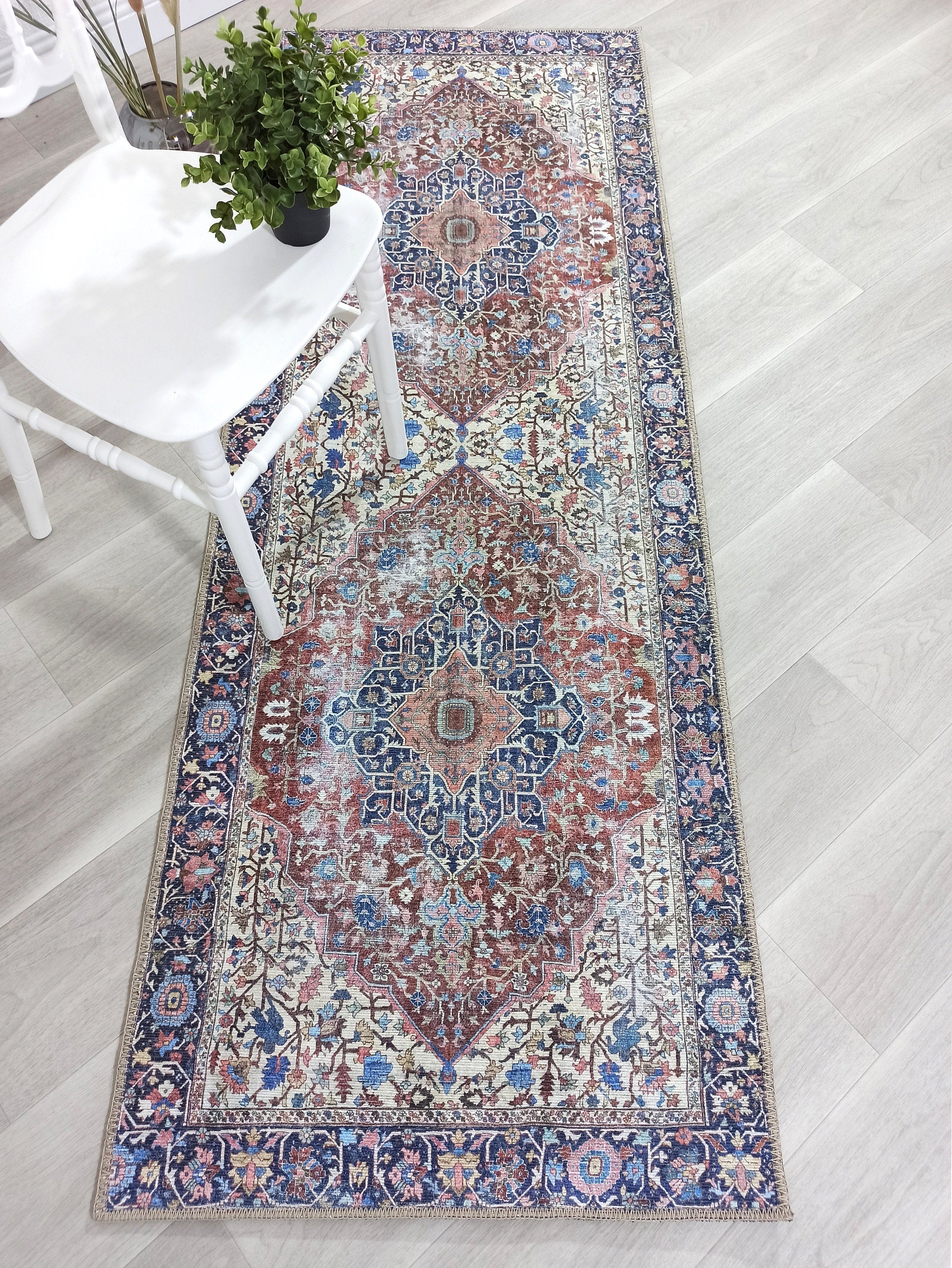 Marineblauer und brauner Vintage-Teppich mit Medaillonmuster