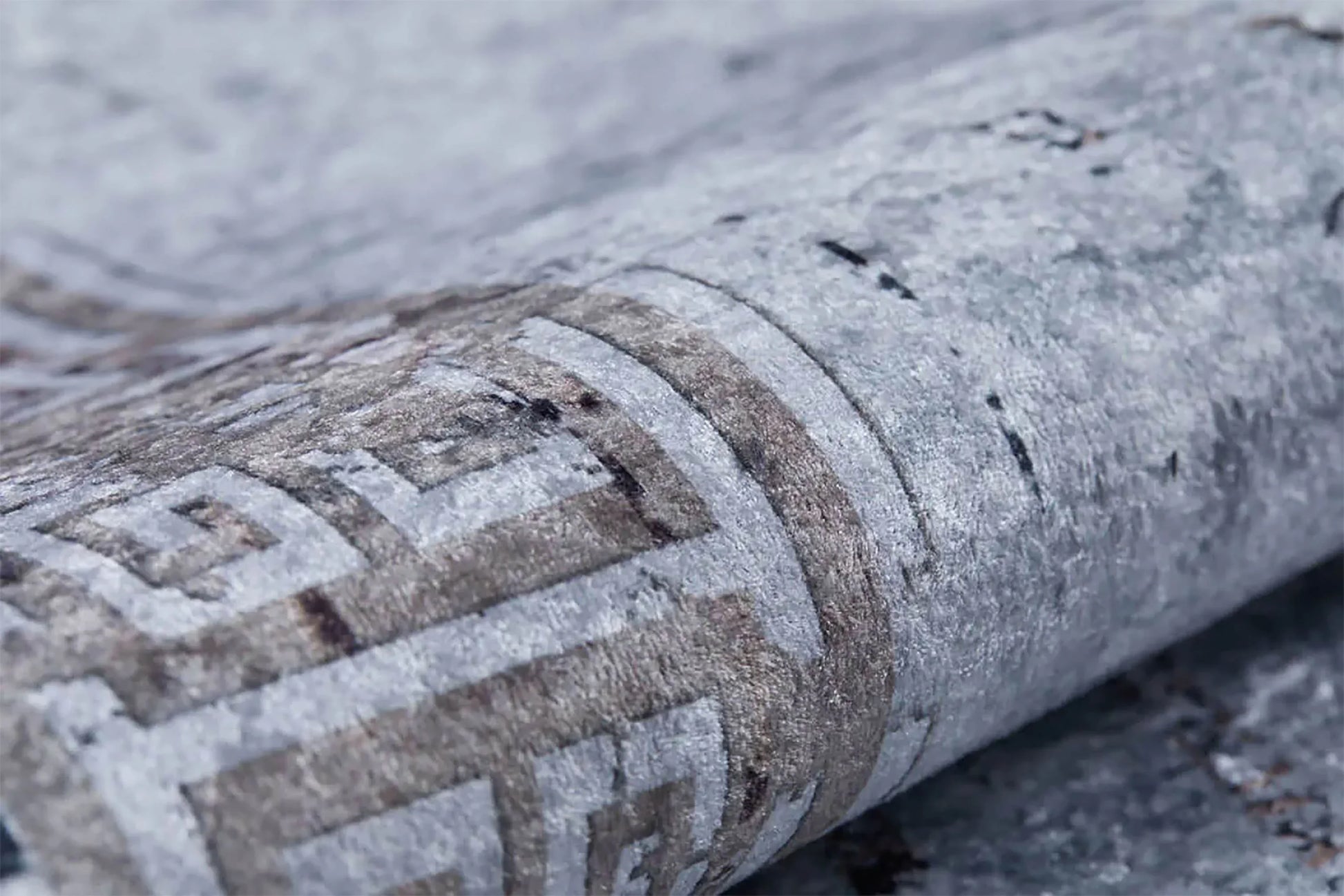 Minimalist Açık Gri Eskitme Bej Yunan Anahtar Bordürlü Halı-Pera Halı