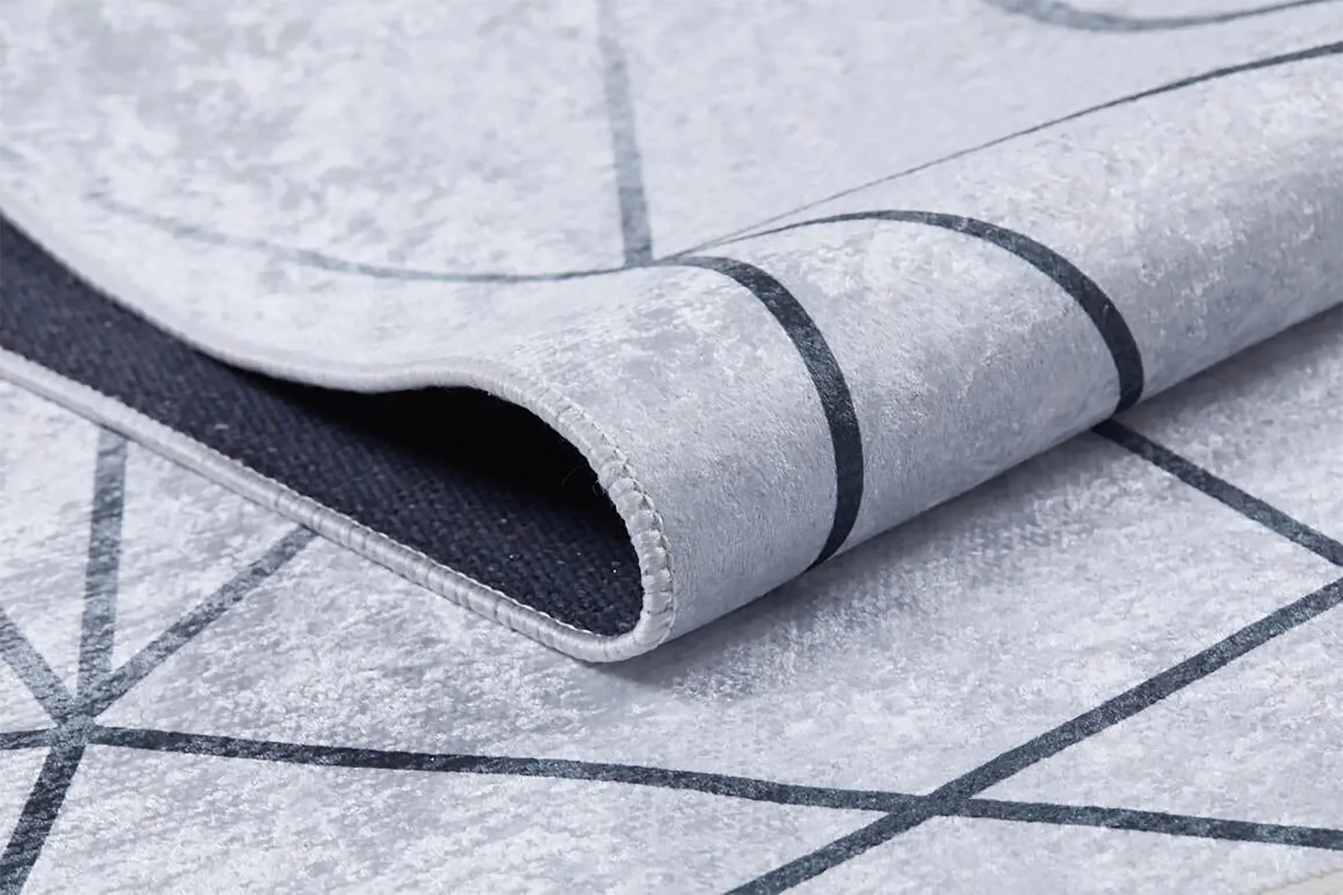 Minimalist Geometrik Ağ Desenli Açık Gri ve Siyah Çizgili Halı-Pera Halı