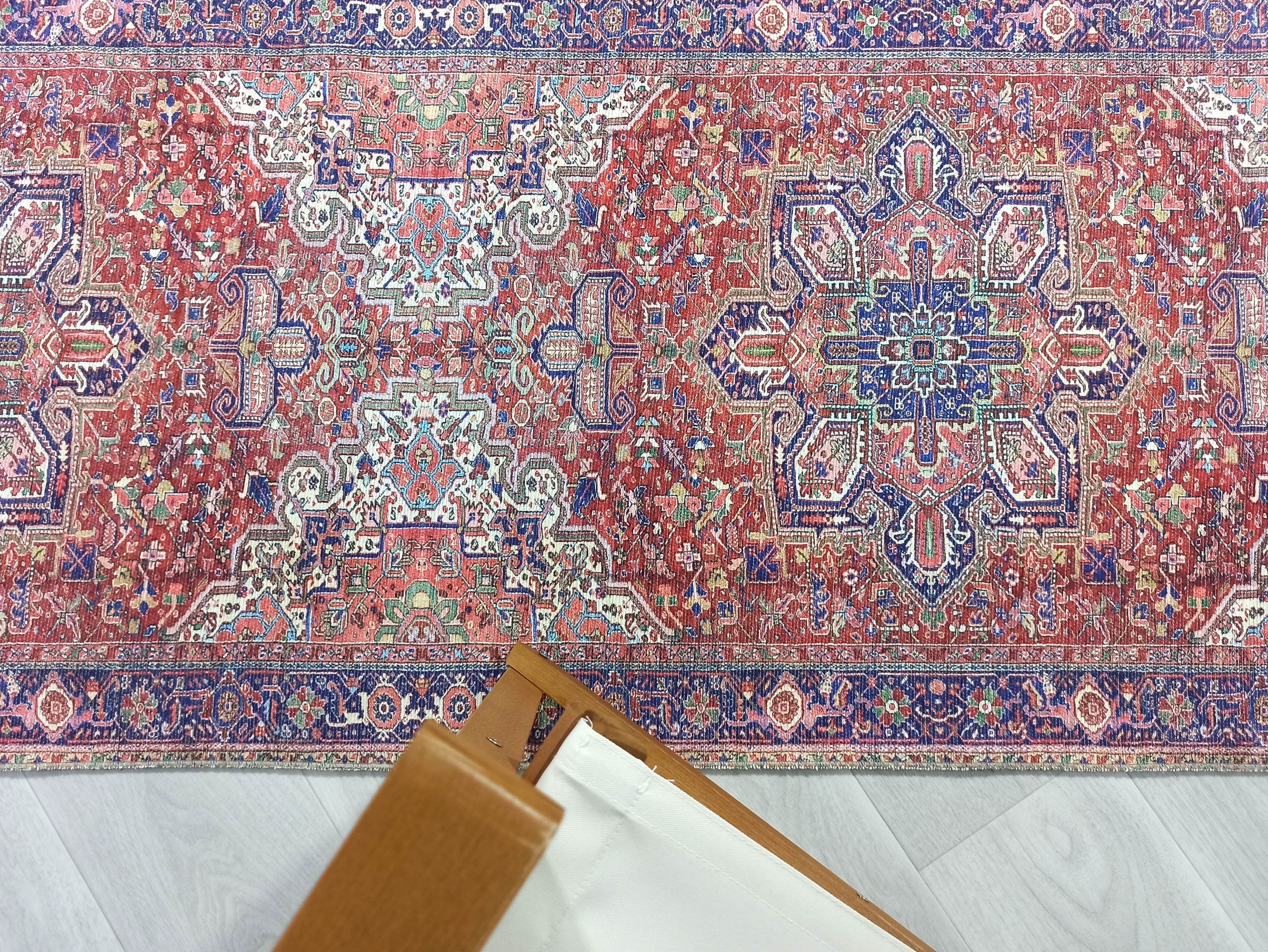 Vintage-Teppich in Rot-, Ziegel- und Burgundertönen