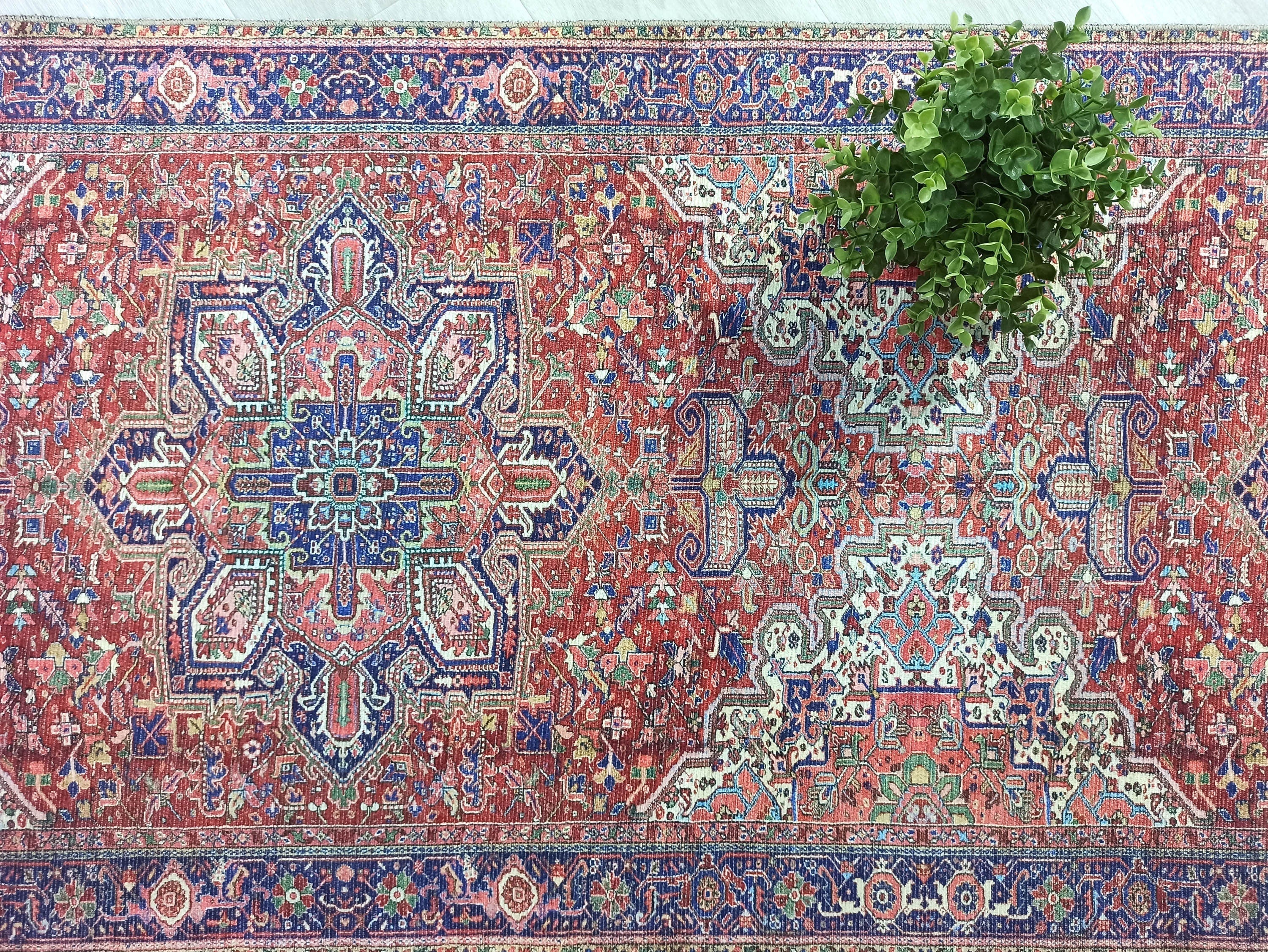 Vintage-Teppich in Rot-, Ziegel- und Burgundertönen