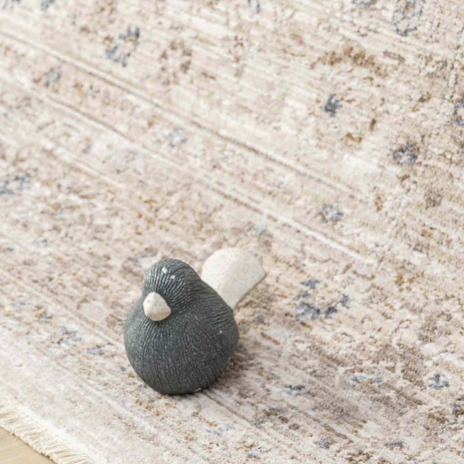 Nötr Tonlarda Çiçekli Klasik Eskitme Desenli Halı-Pera Halı