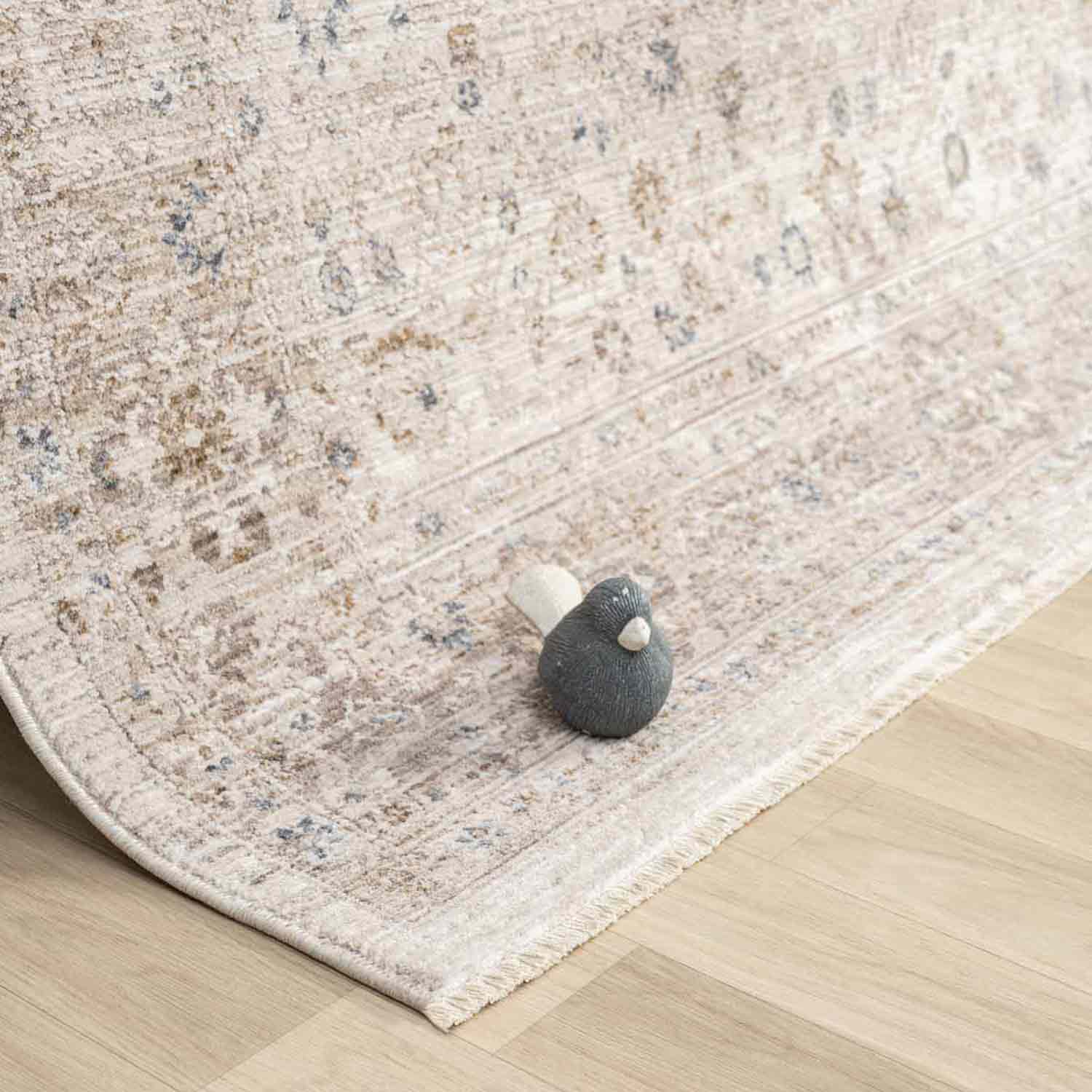 Nötr Tonlarda Çiçekli Klasik Eskitme Desenli Halı-Pera Halı