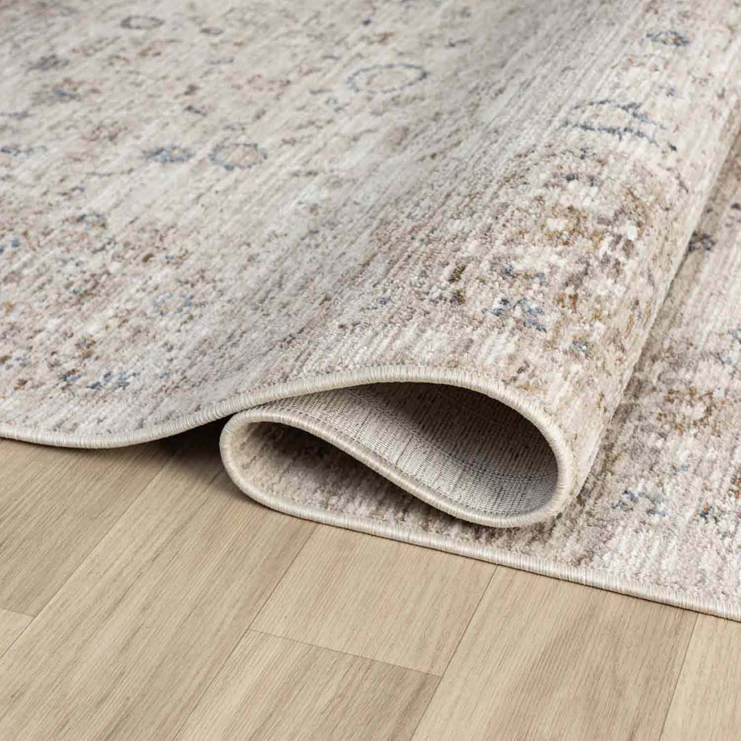 Nötr Tonlarda Çiçekli Klasik Eskitme Desenli Halı-Pera Halı