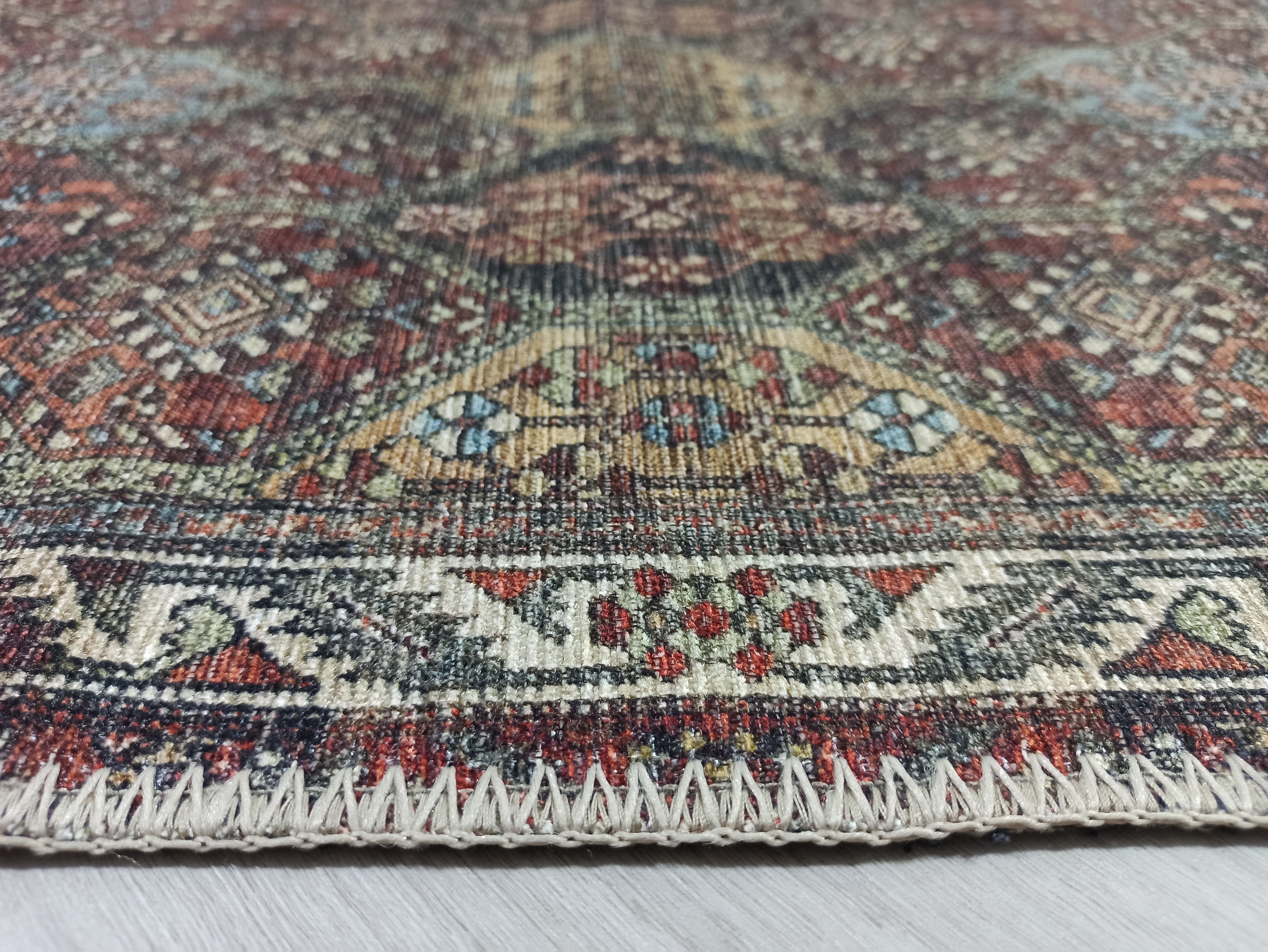 Kahve ve Toprak Tonlu Geometrik Desenli Türk Halısı