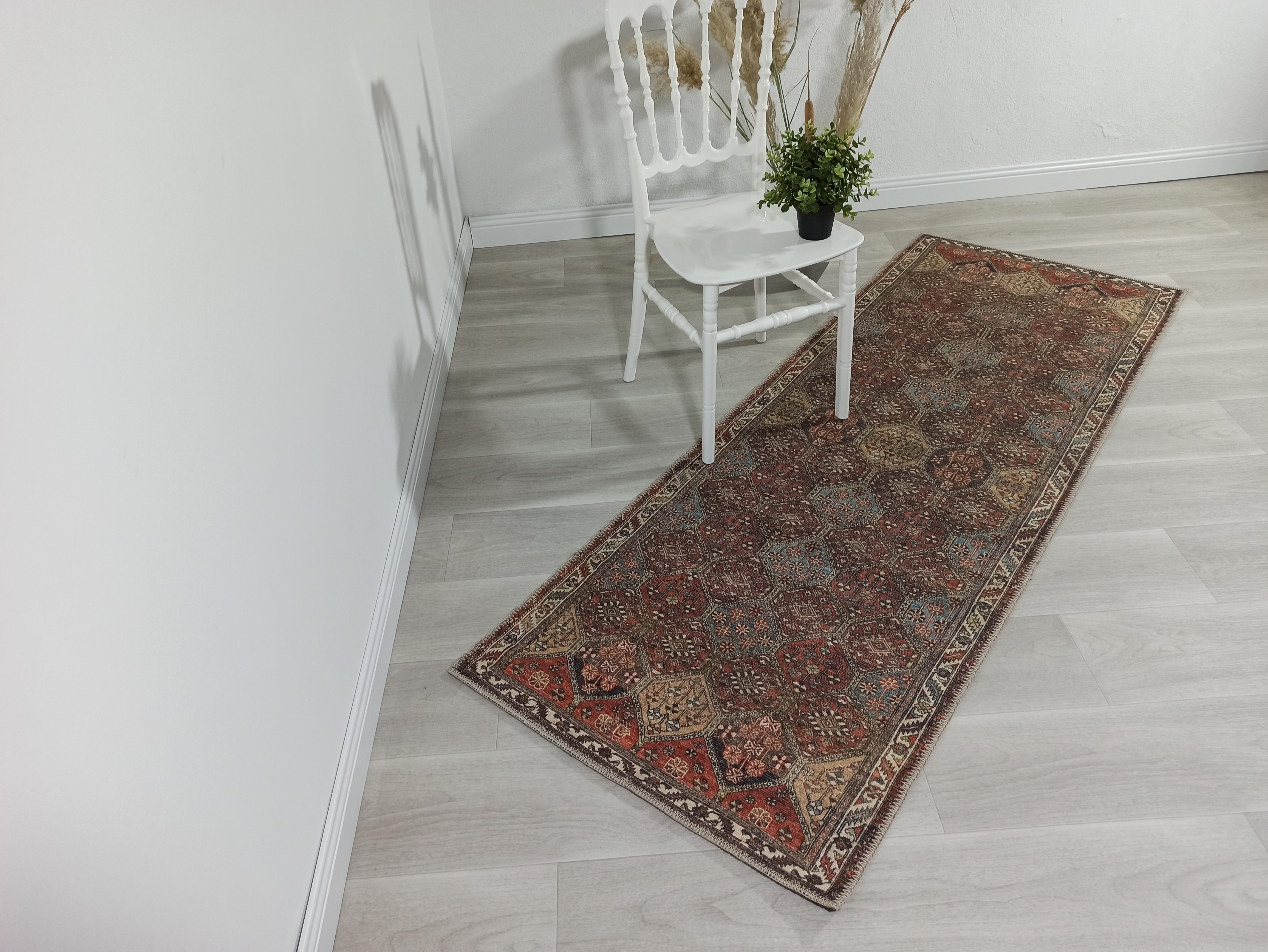 Kahve ve Toprak Tonlu Geometrik Desenli Türk Halısı