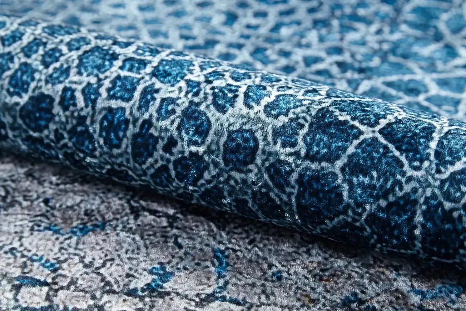 Okyanus Mavisi Tonlarda Geçişli Mozaik Halı-Pera Halı