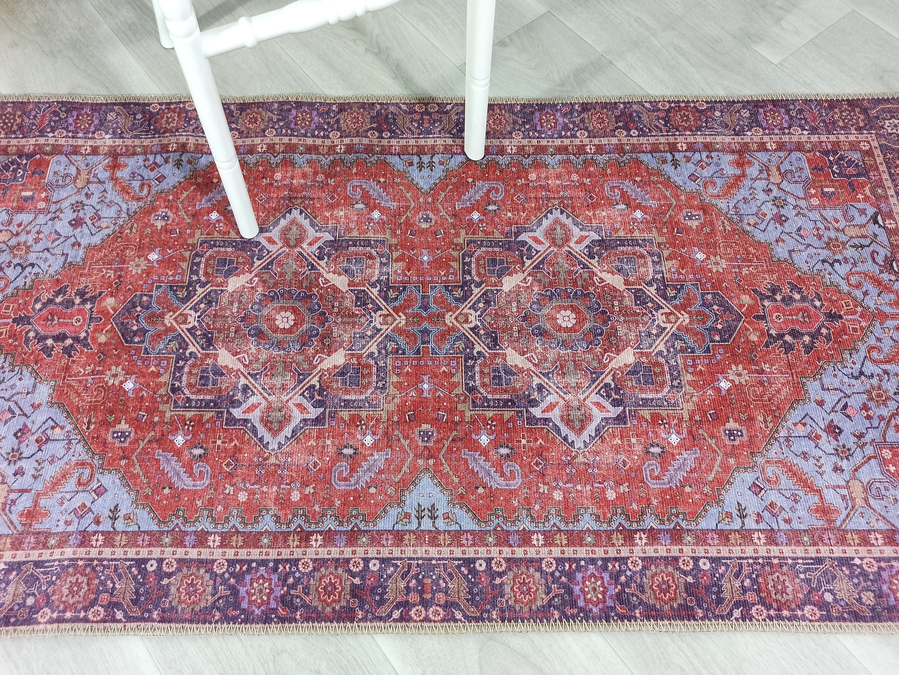 Rot-blauer Vintage-Teppich mit Medaillonmuster