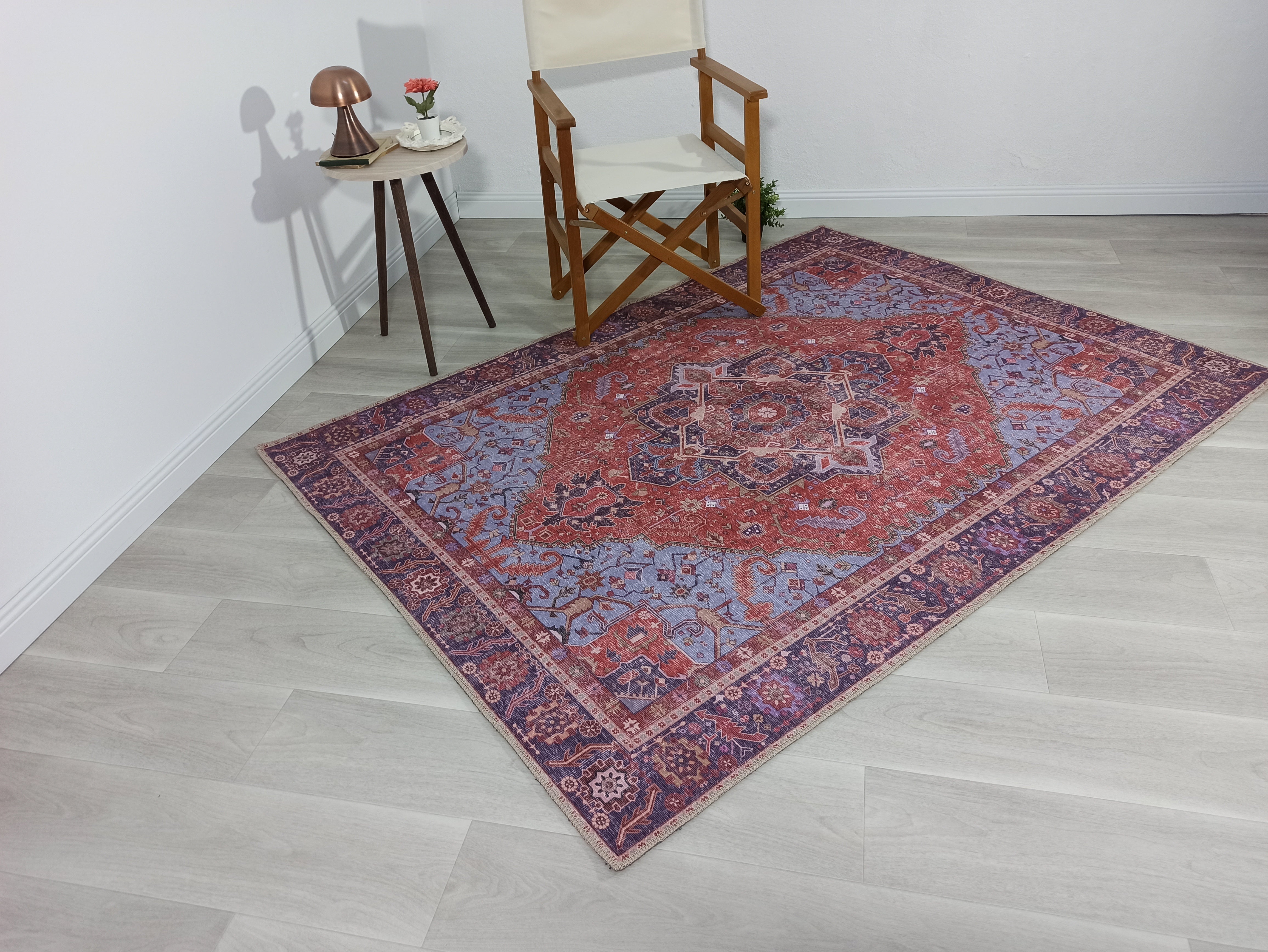 Rot-blauer Vintage-Teppich mit Medaillonmuster