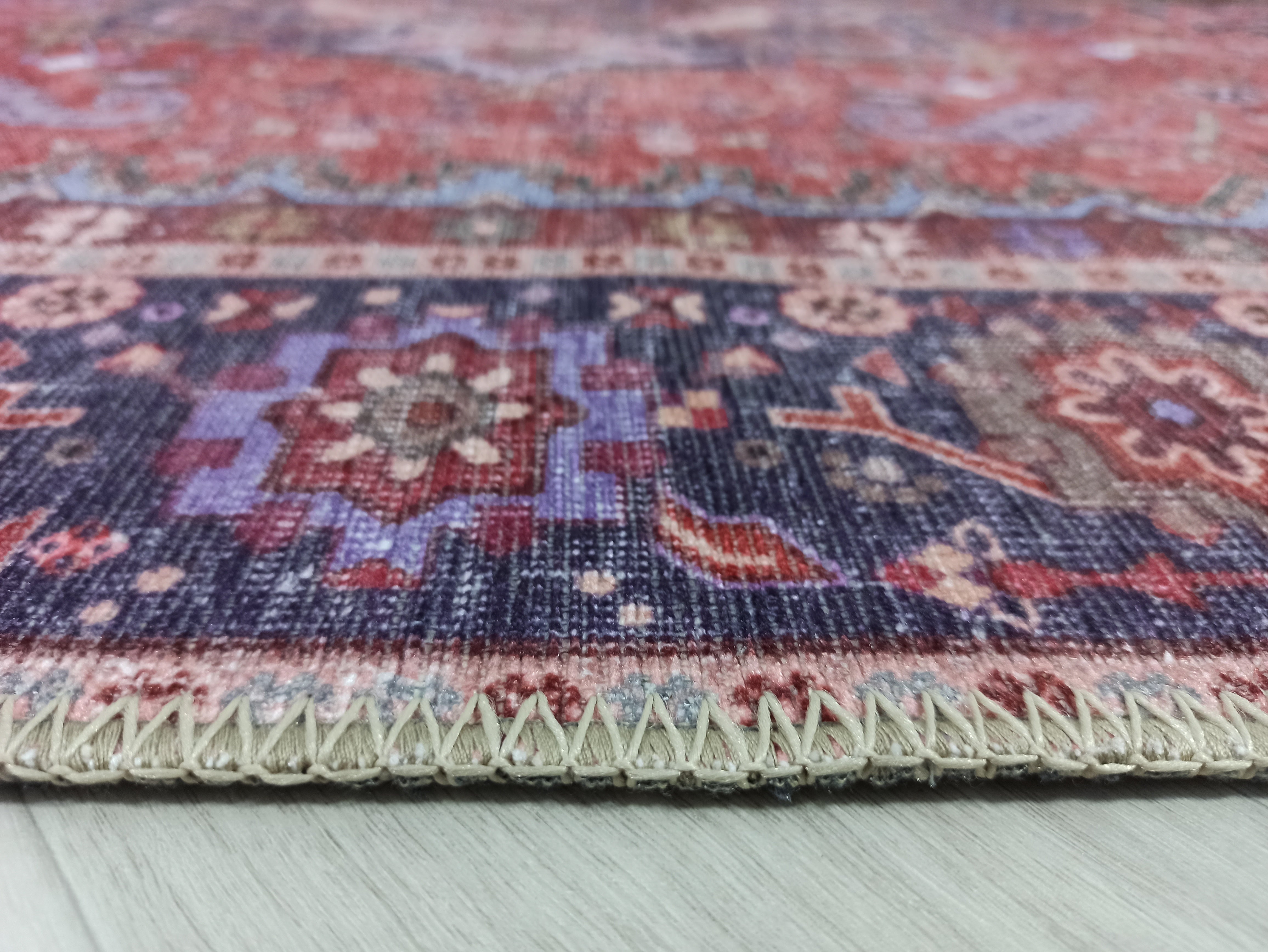 Rot-blauer Vintage-Teppich mit Medaillonmuster