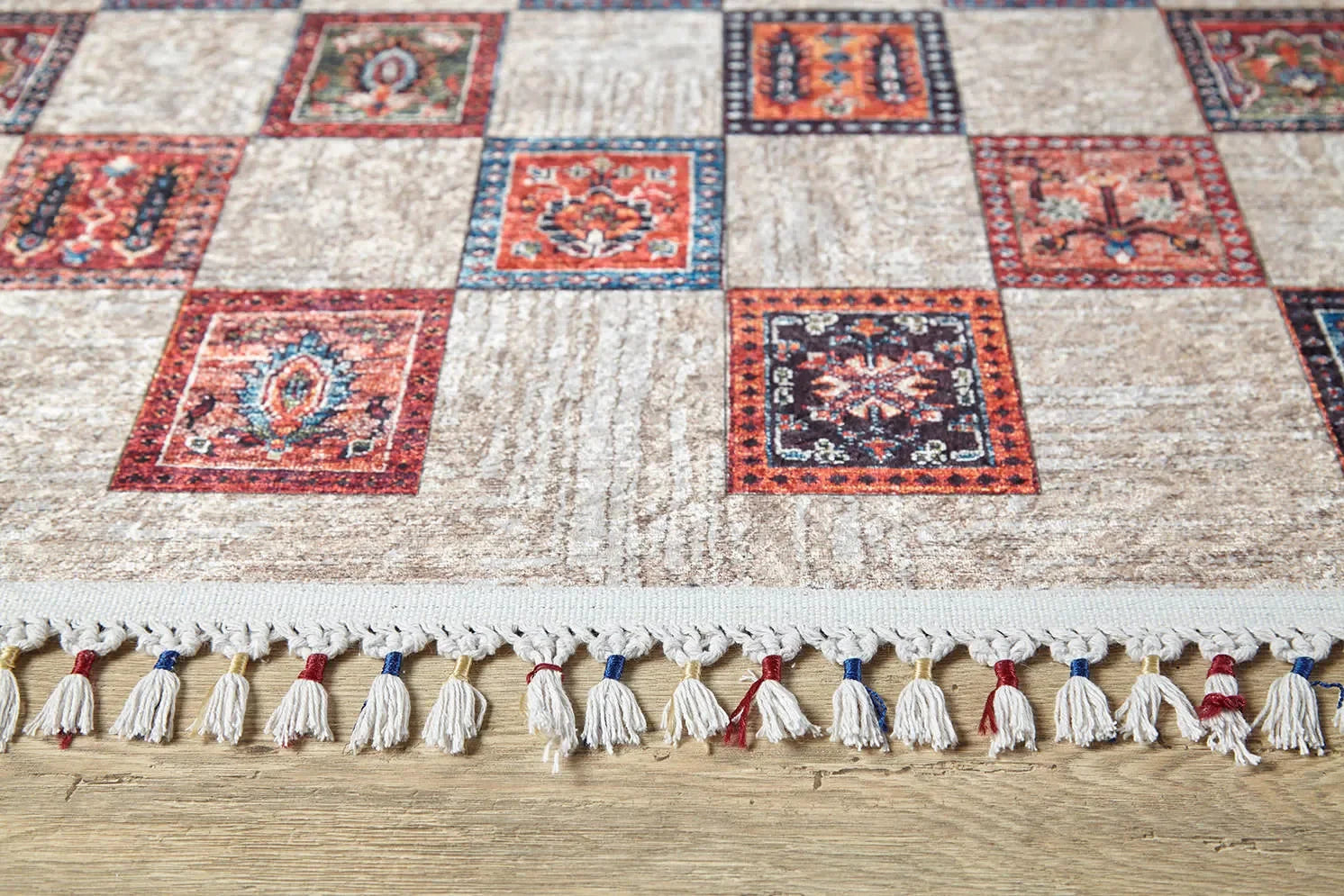 Örgü Saçaklı Bej Otantik Kareli Modern Halı-Pera Halı