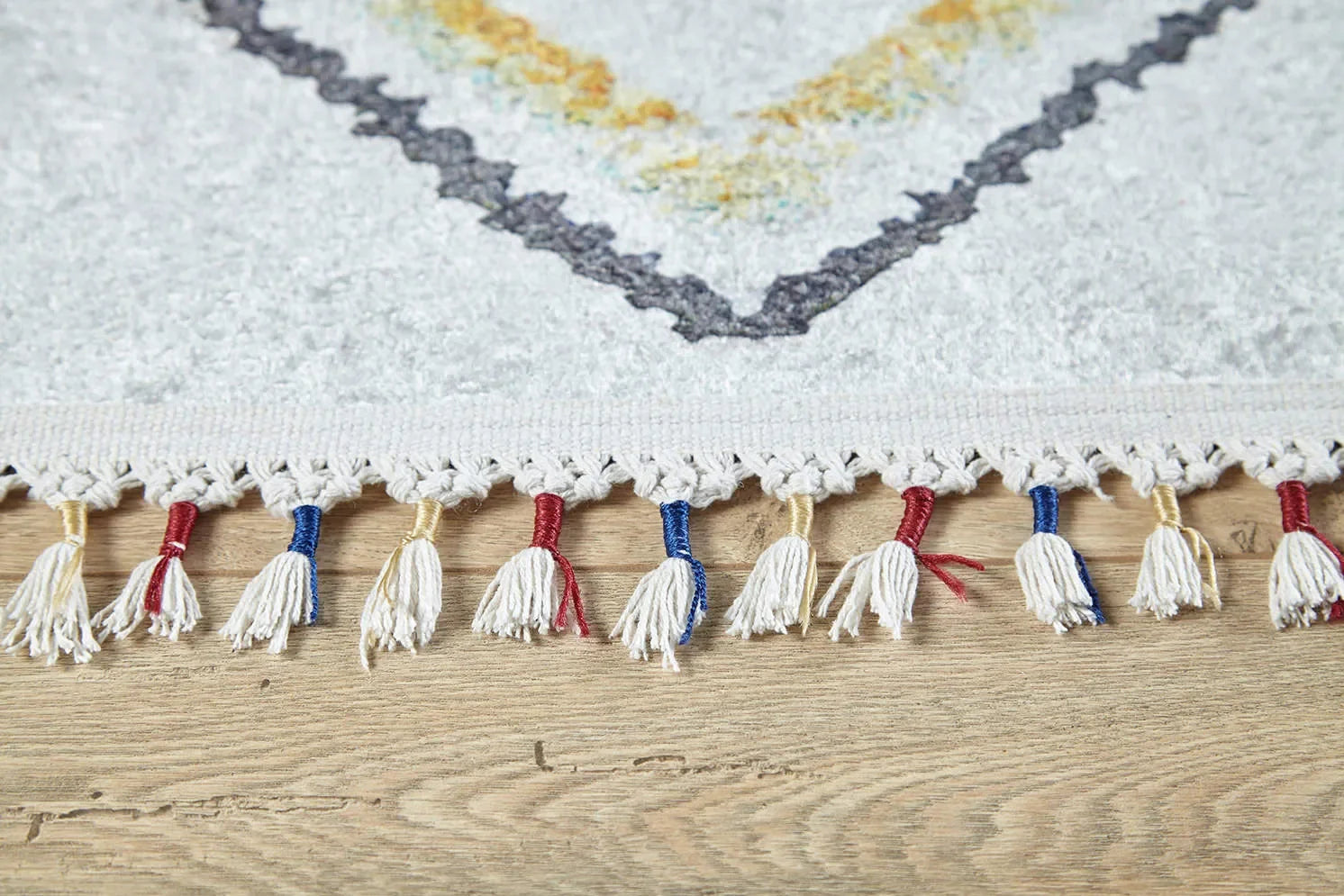 Örgü Saçaklı Çok Renkli Fas Tarzı Geometrik Halı-Pera Halı