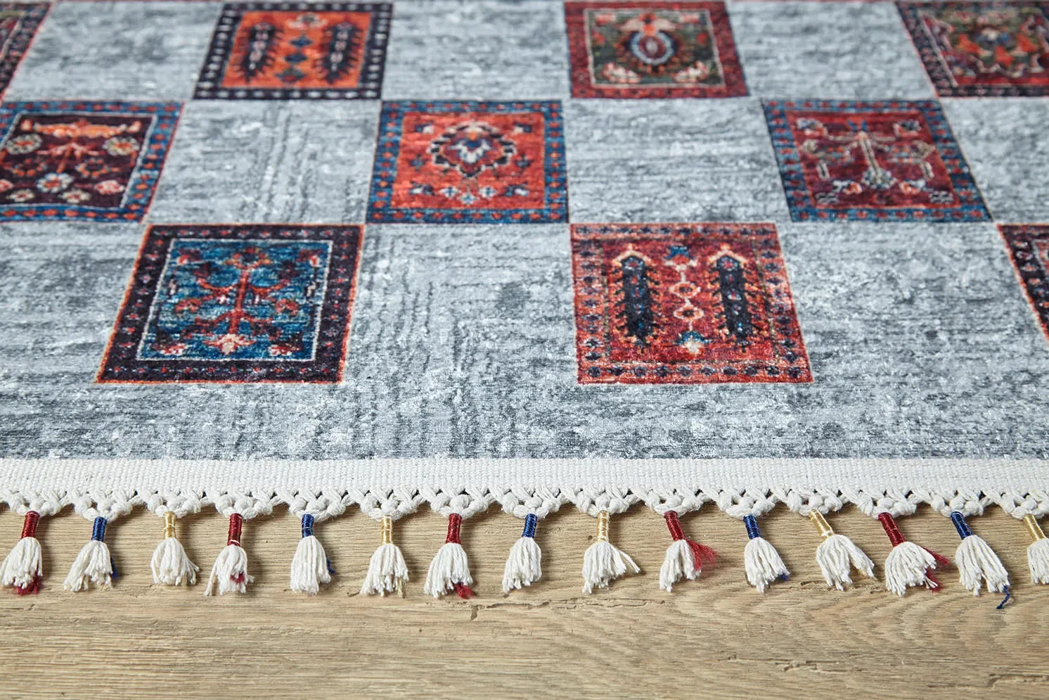 Örgü Saçaklı Çok Renkli Otantik Kareli Halı-Pera Halı