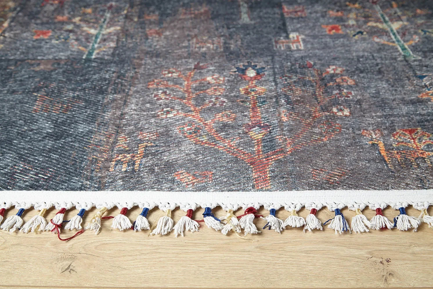 Örgü Saçaklı Eskitme Hayat Ağacı Desenli Halı-Pera Halı