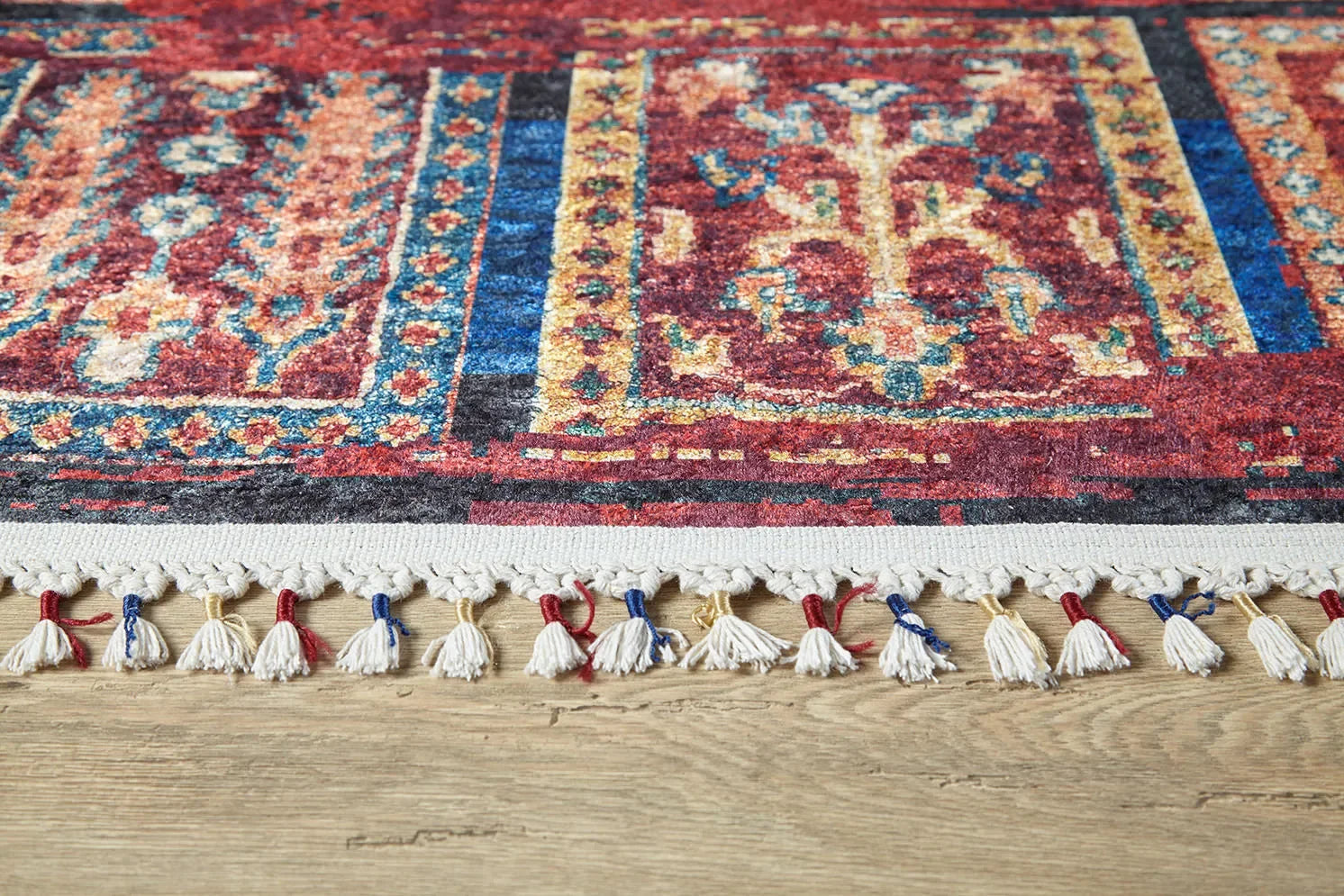 Örgü Saçaklı Kırmızı Otantik Kareli Desenli Halı-Pera Halı