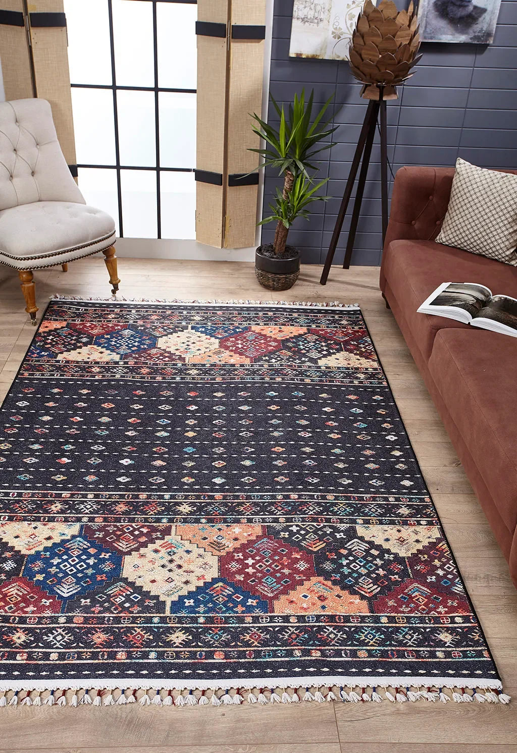 Örgü Saçaklı Siyah Etnik Desenli Halı-Pera Halı